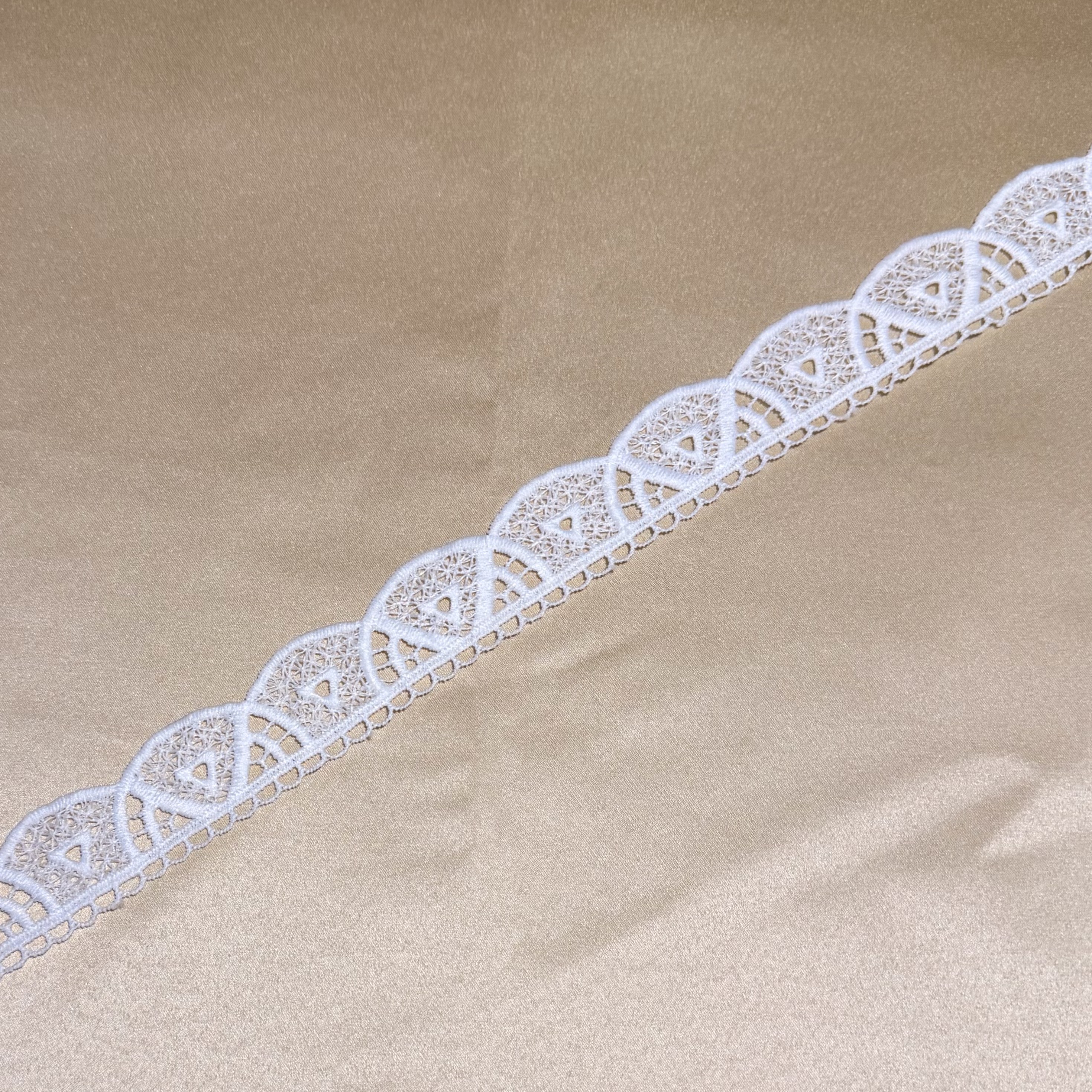 Scalloped Semi Curved Lace trim