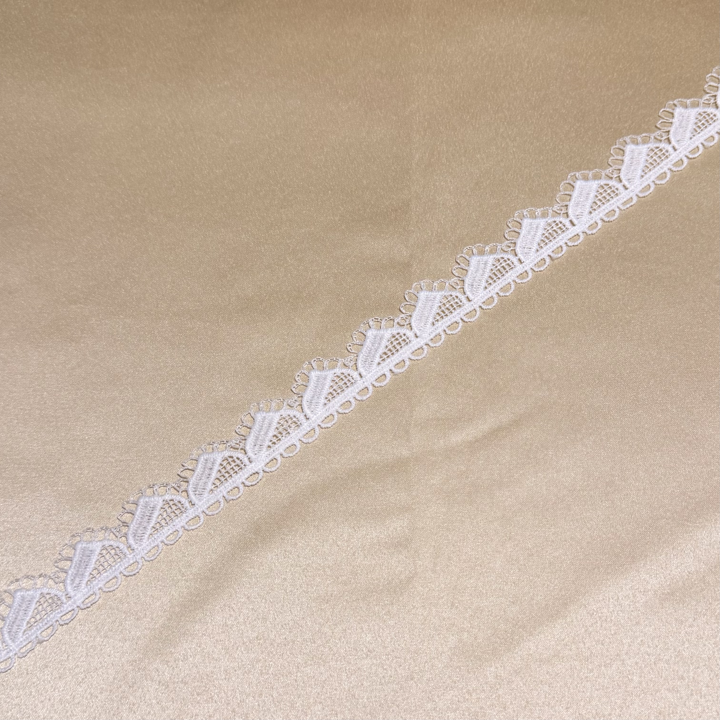 Leaf & Loop Lace Trim