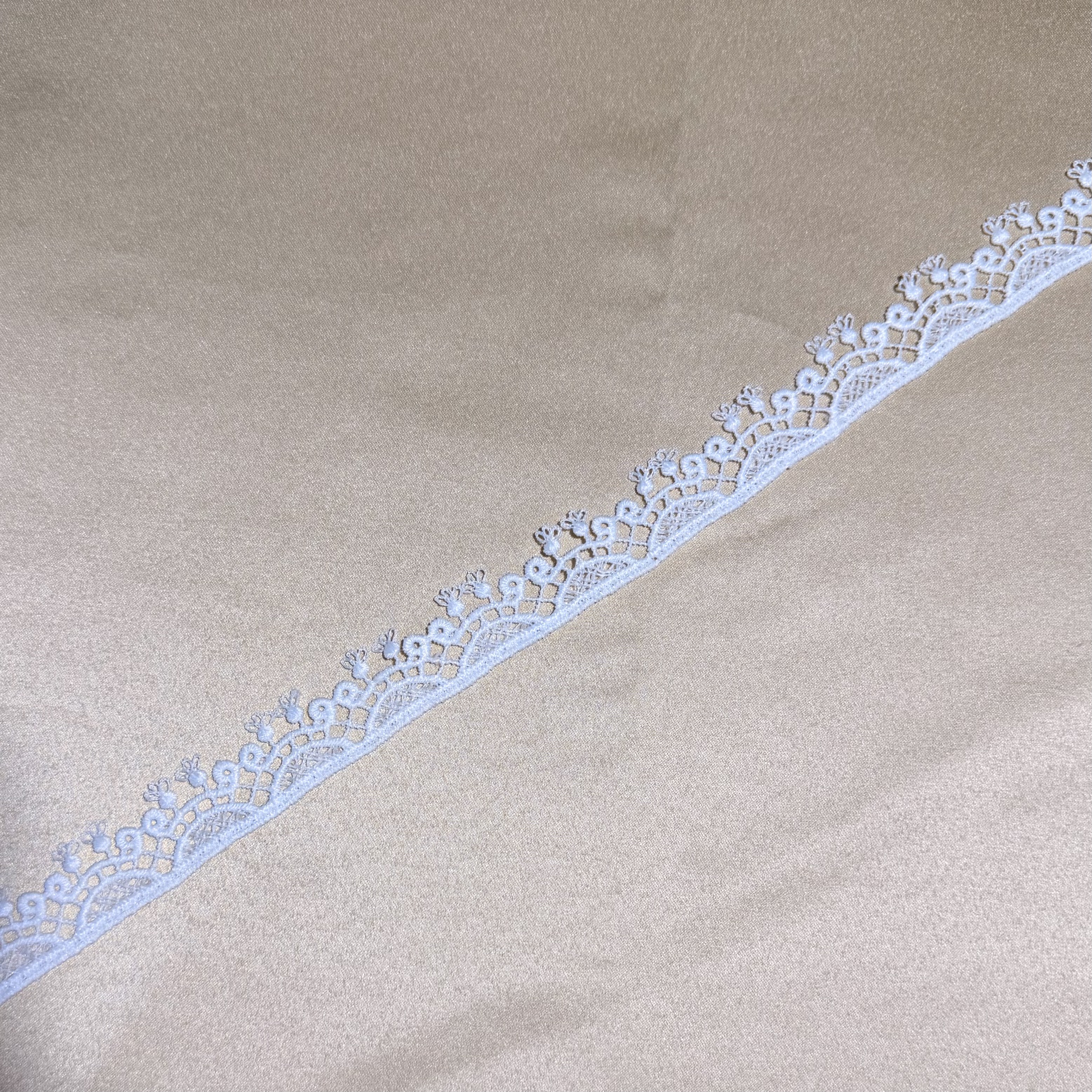 Clover Sprig Lace Trim