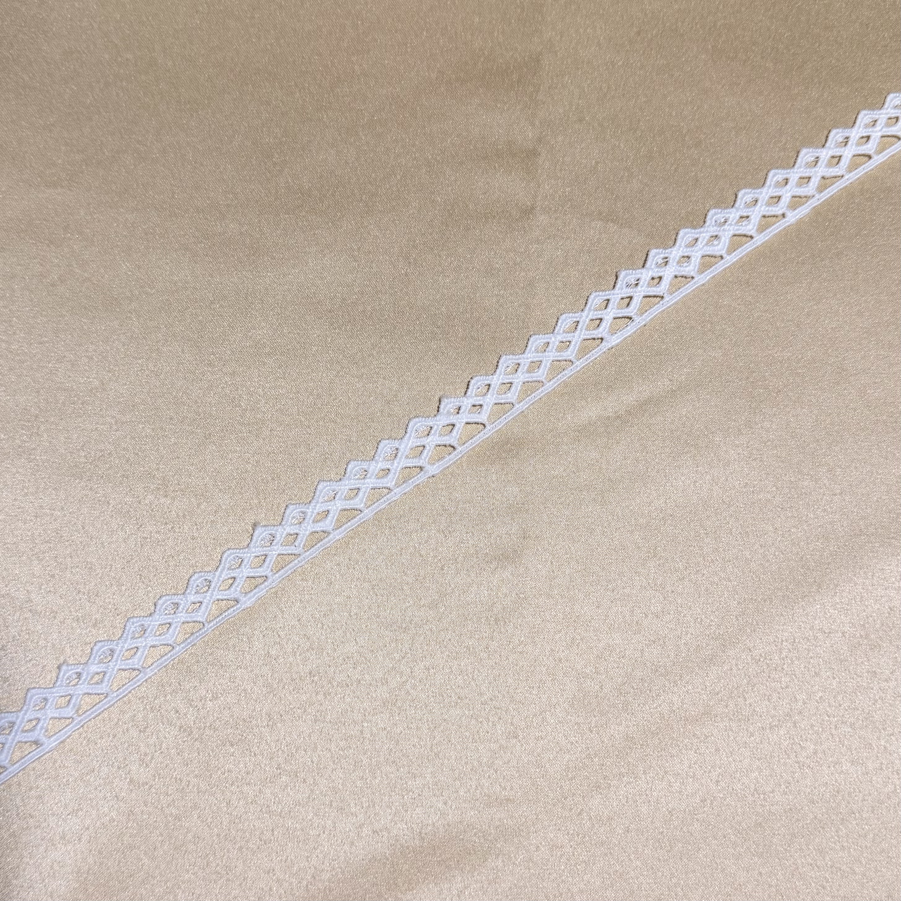 Linear Rhombus Venise Lace Border