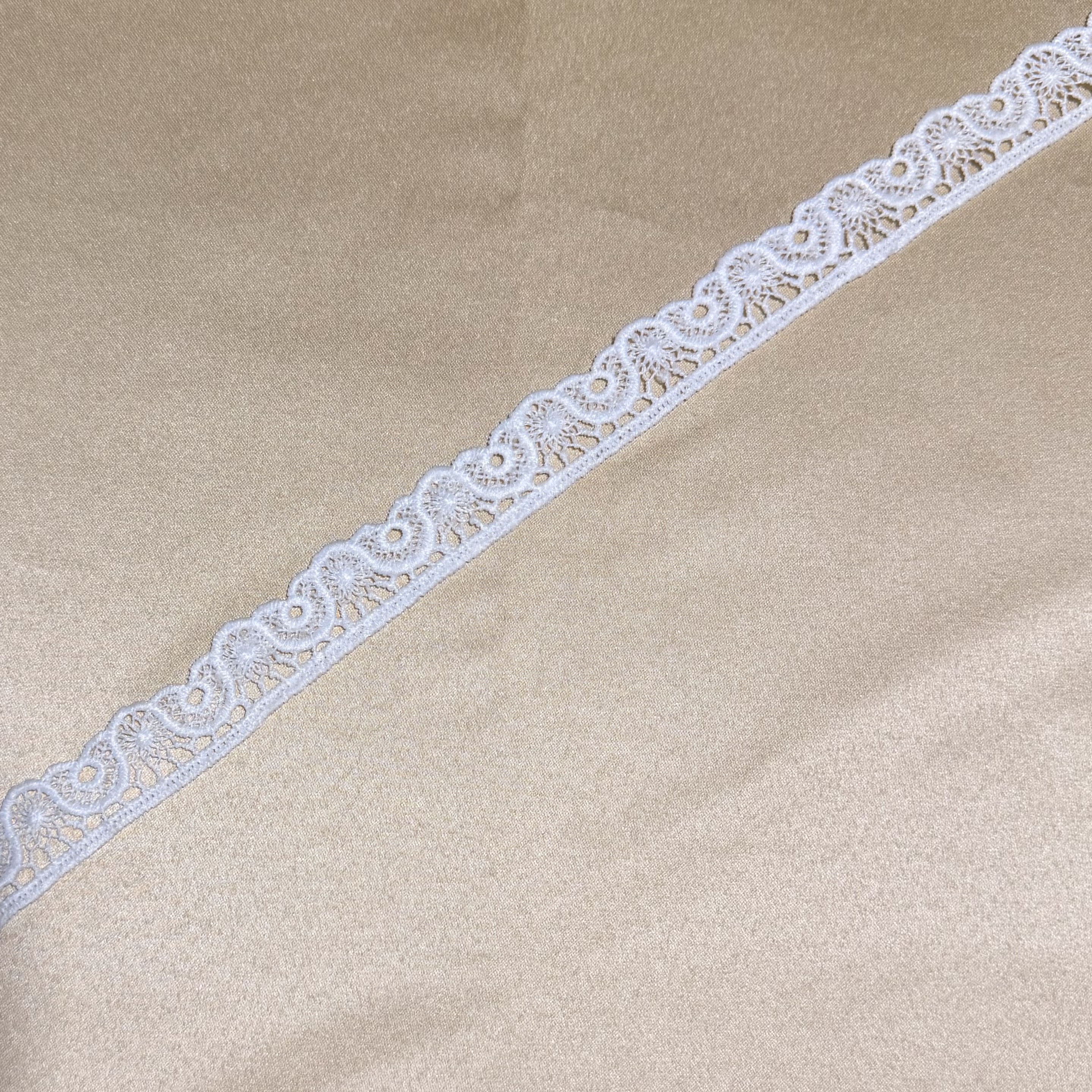 Retro Rosette & Crescent Lace Trim