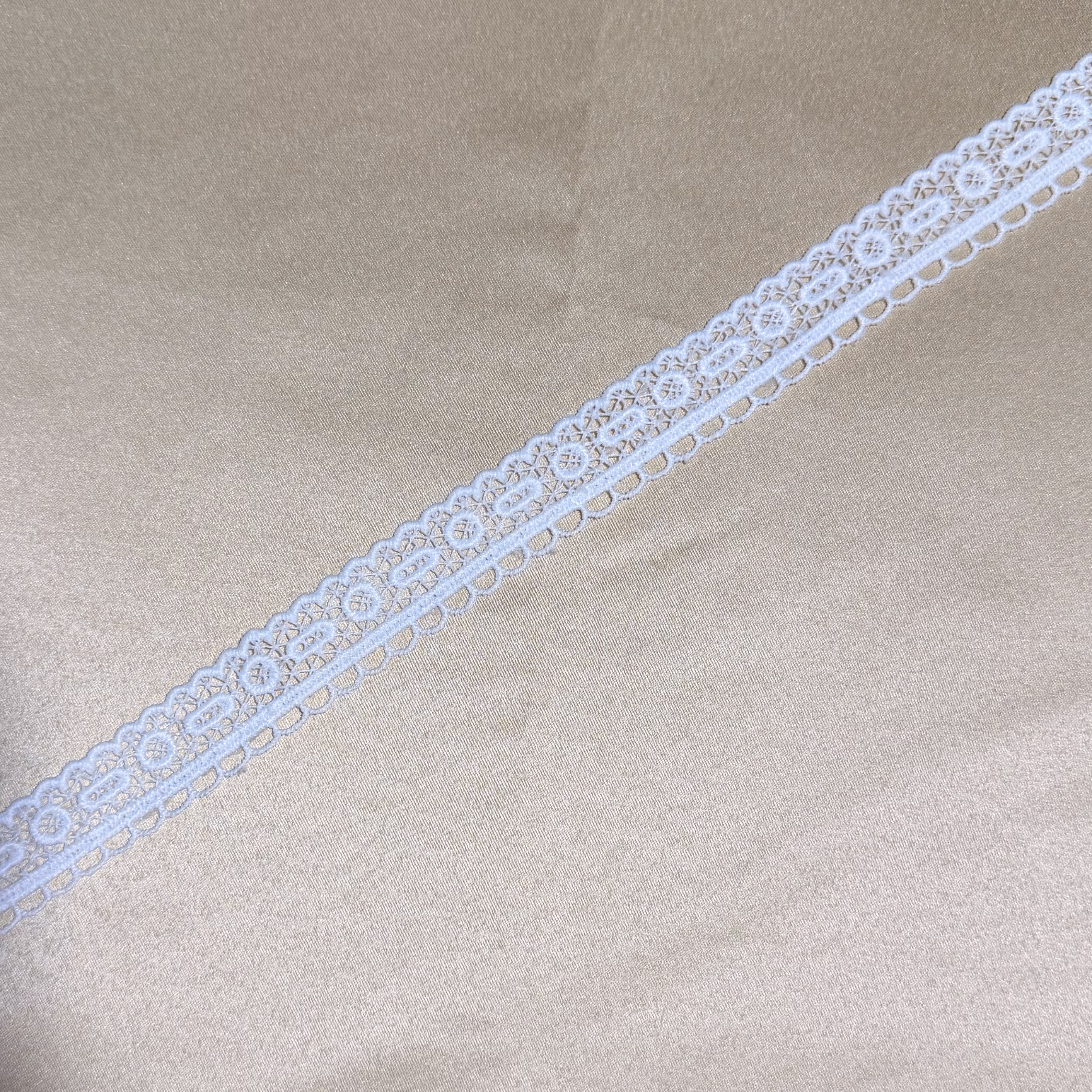 Lattice Loop Border Lace
