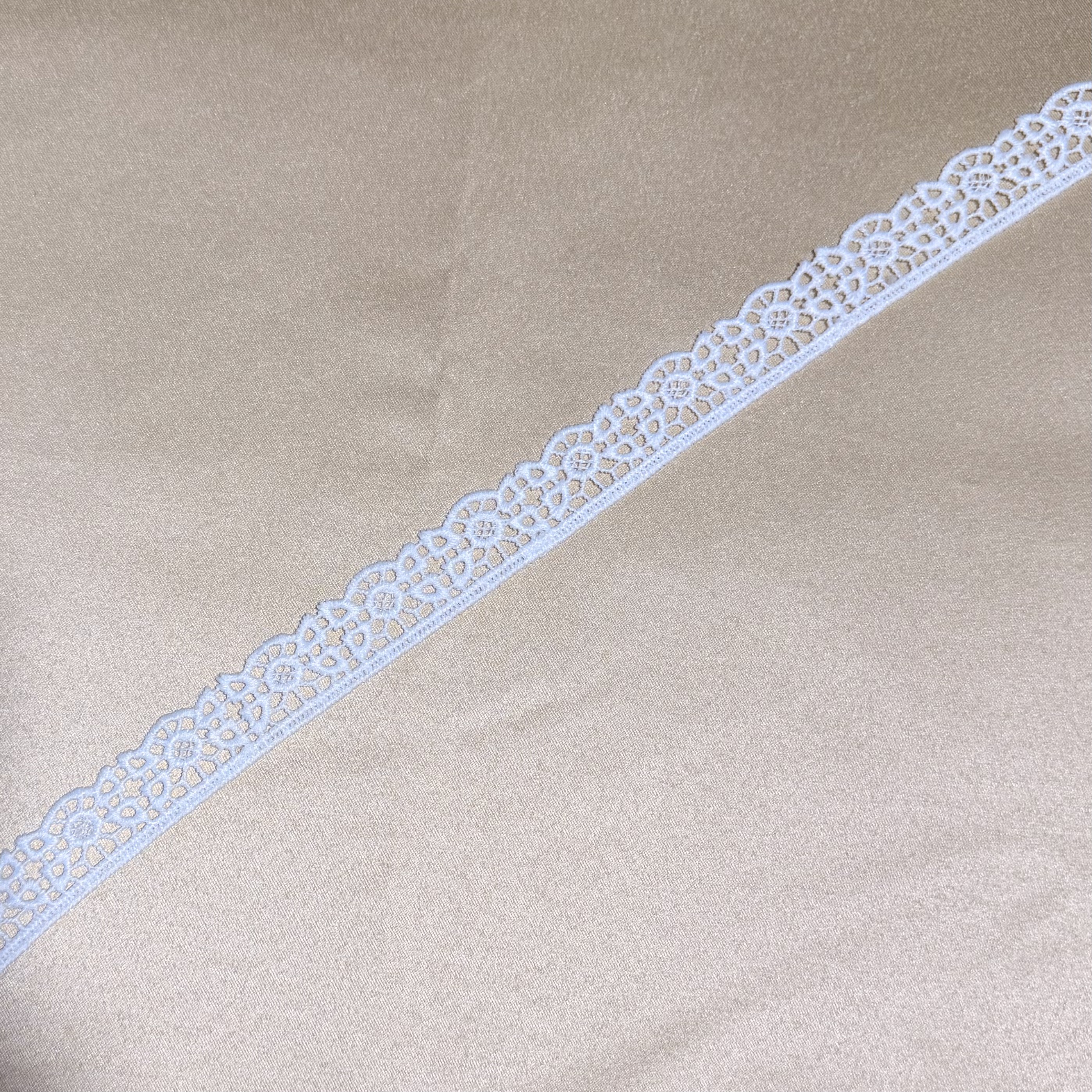 Quatrefoil Lattice Filigree Lace Trim