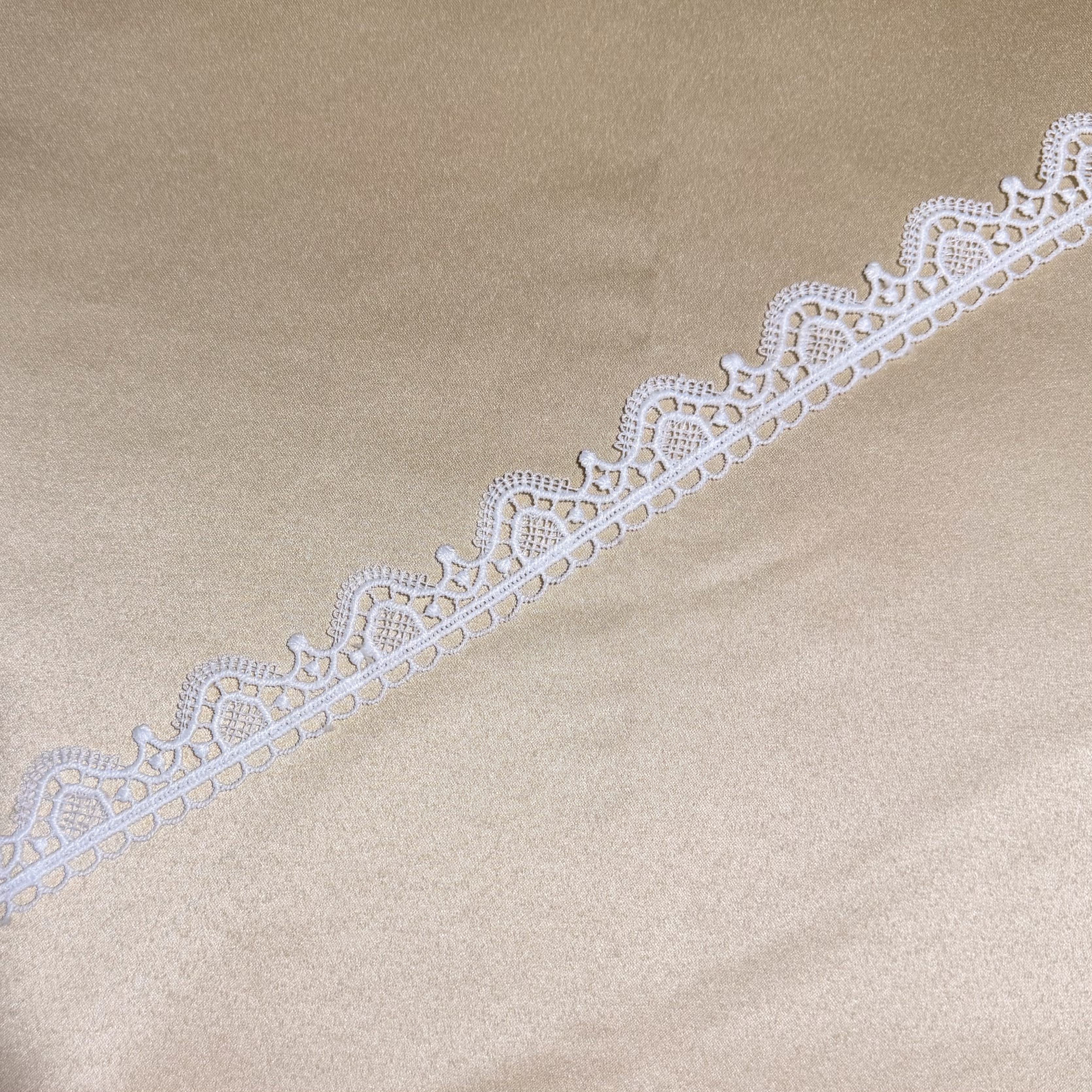 Gothic Arch Pom Pom Lace Trim
