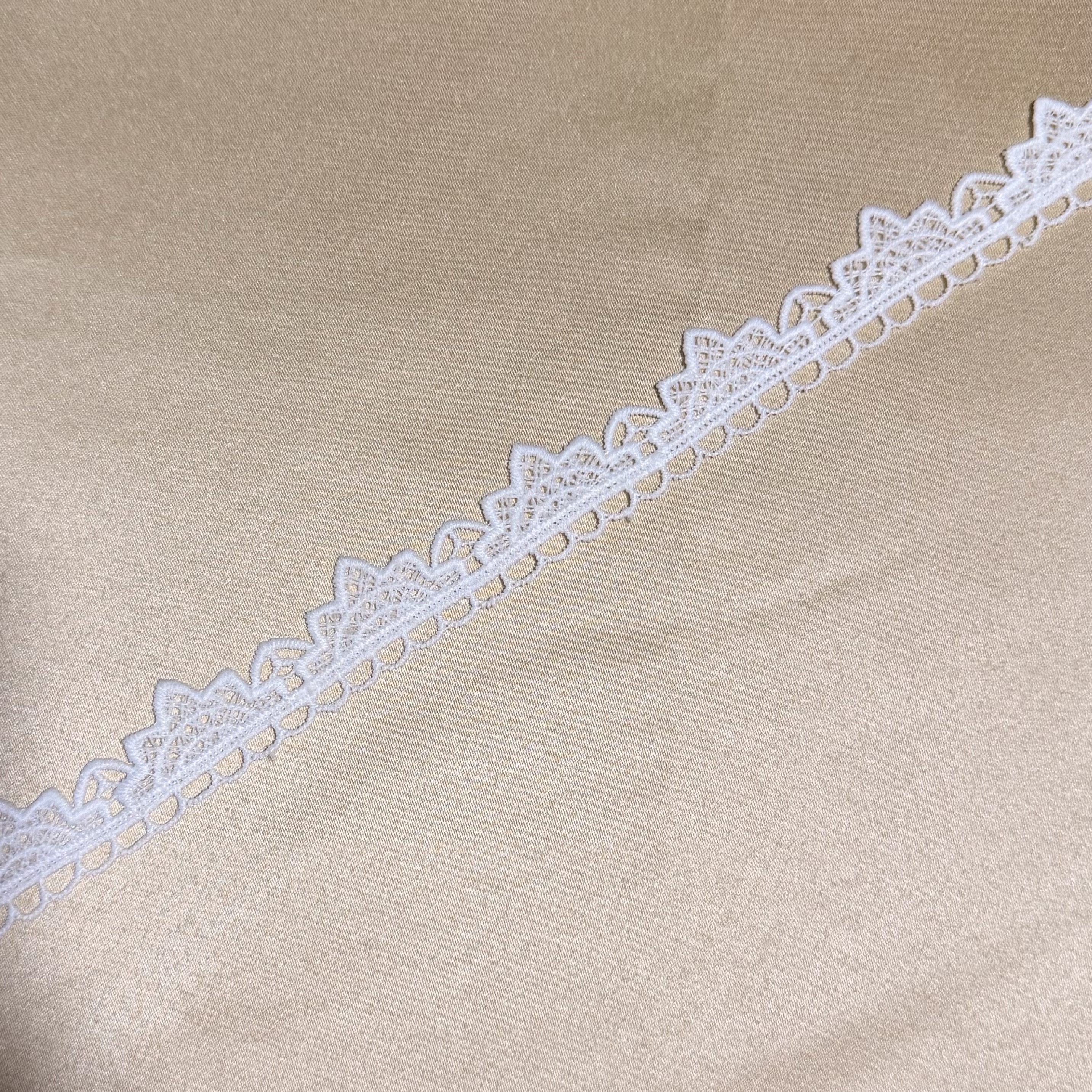 Irregular Leaf Scallop Border Lace Trim