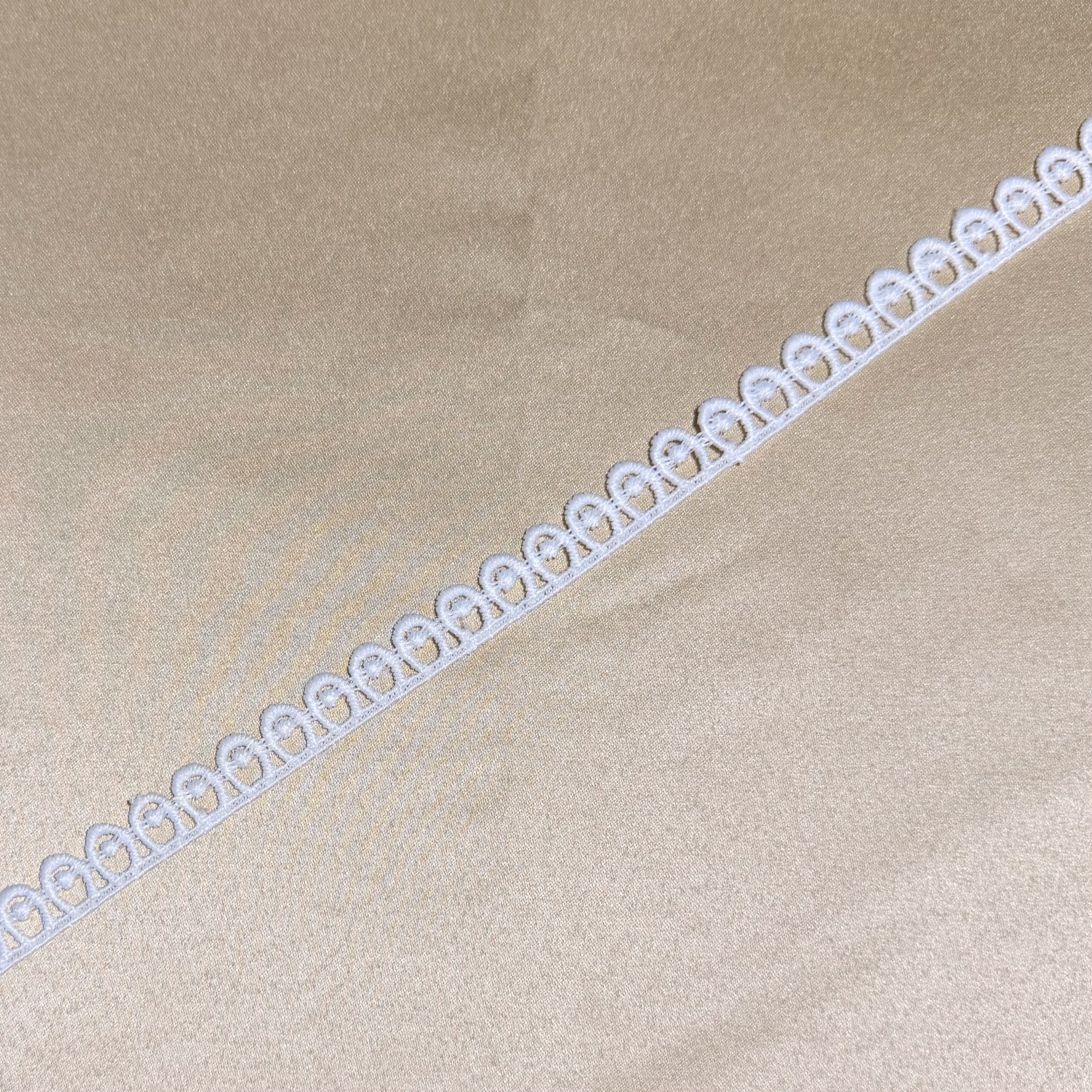 Pearl HorseShoe Lace Trim