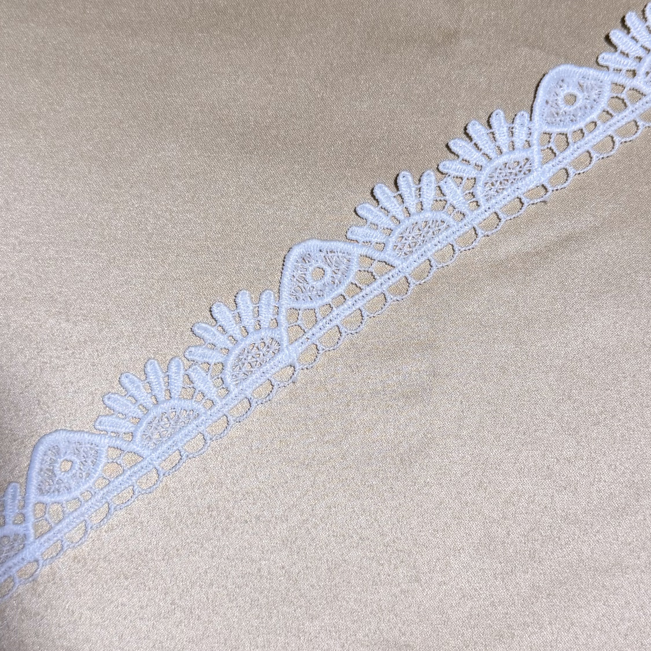Sunlight Pupil Lace Trim
