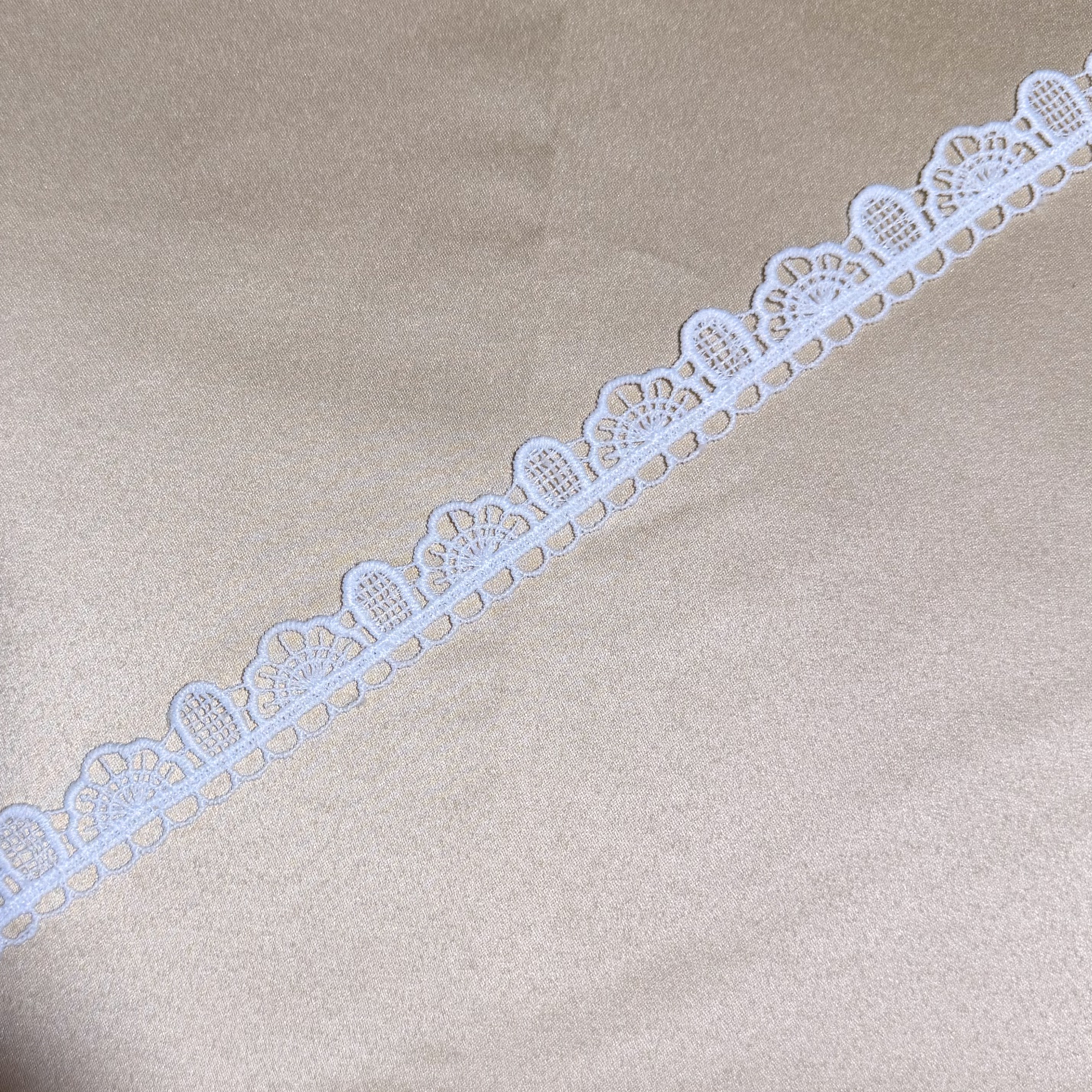 Milky Grid Flower Lace Trim