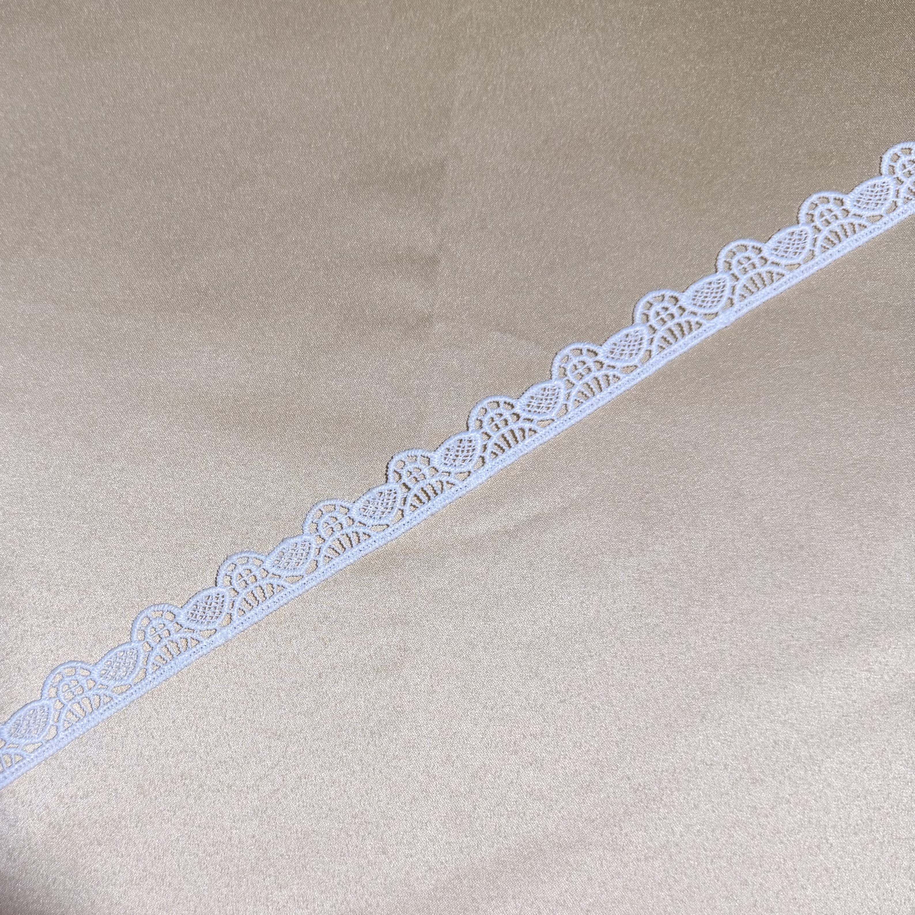 FERN FARN Lace Trim