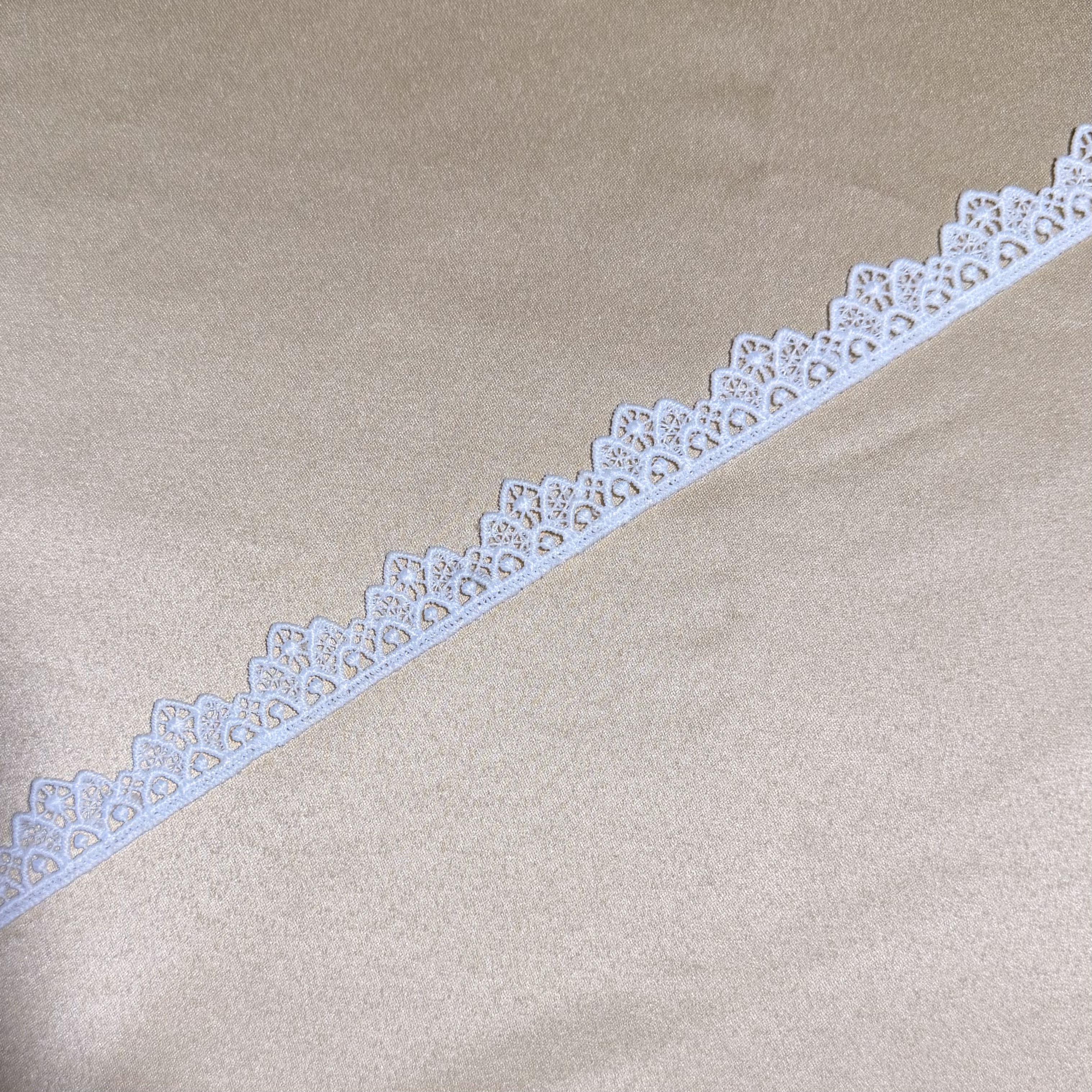 Cogwheel Grid Crown Lace Trim