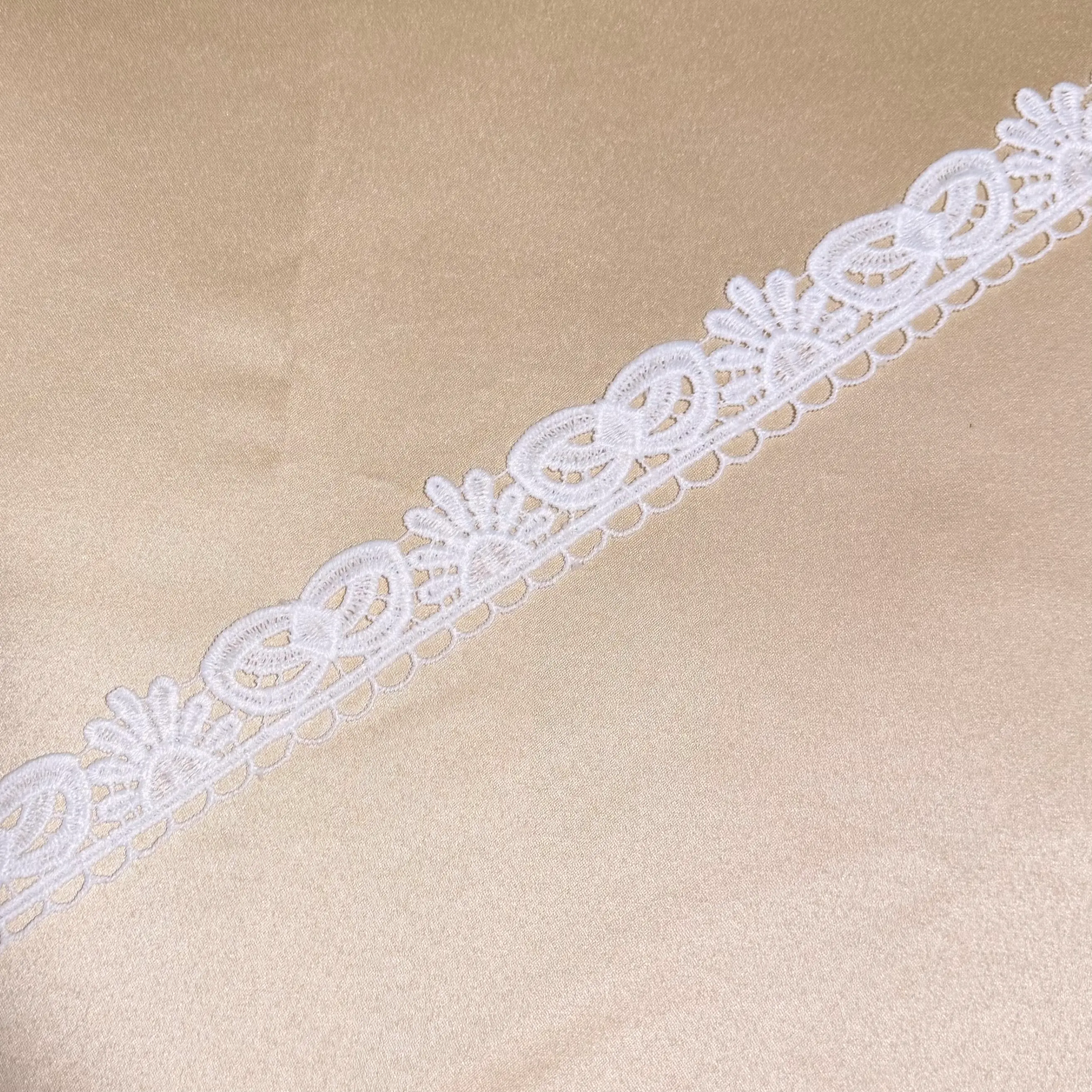 Owleyes Crest Lace Trim