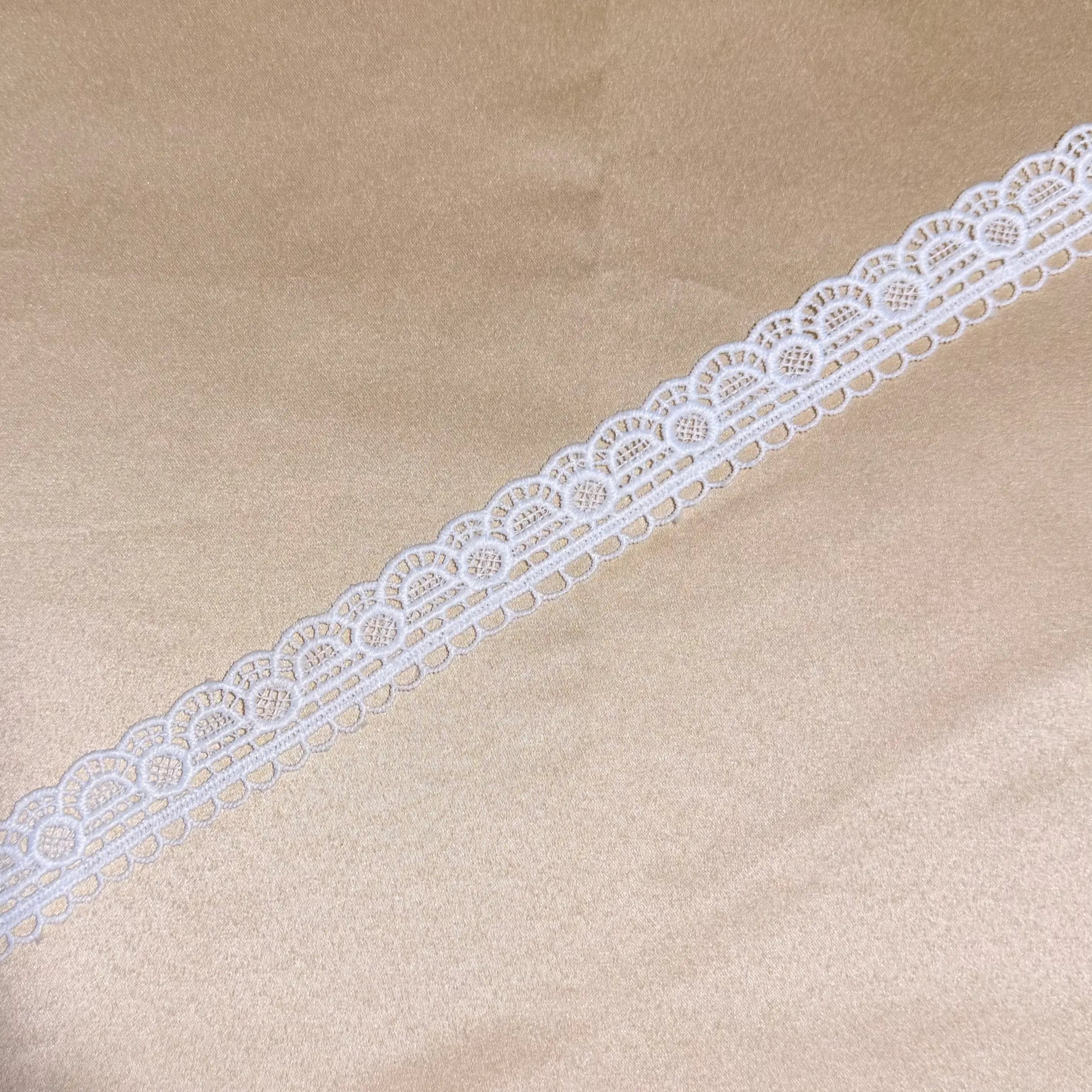 Shuttercock Scallop lace Trim