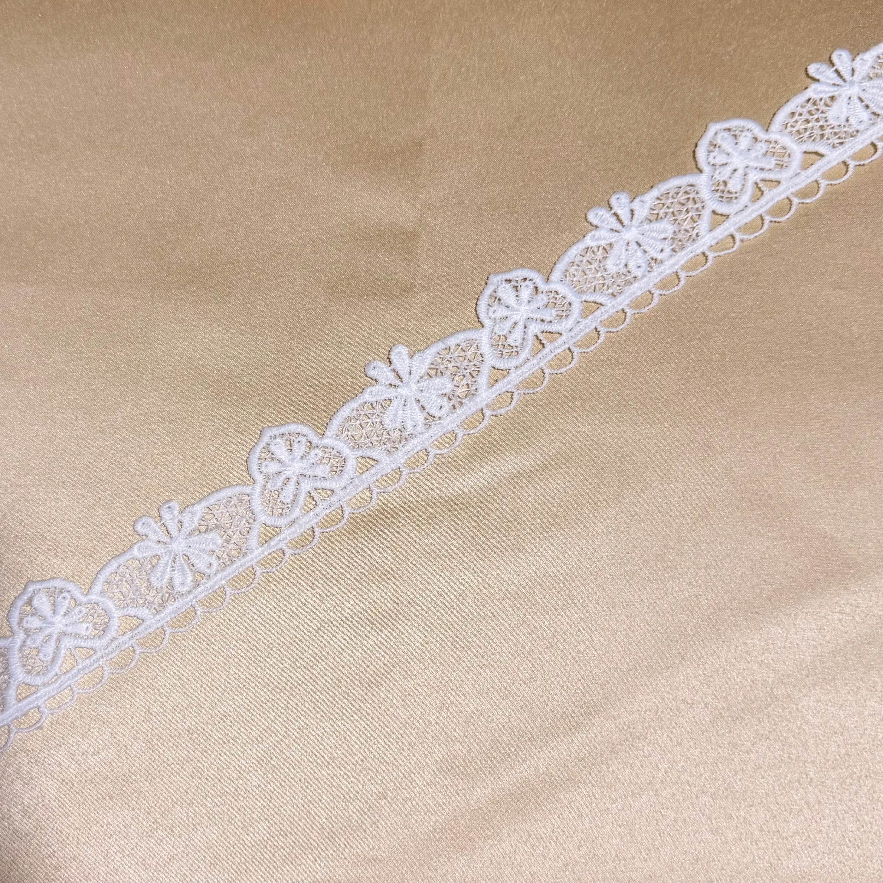 HoneyComb Blossom Scalloped Lace