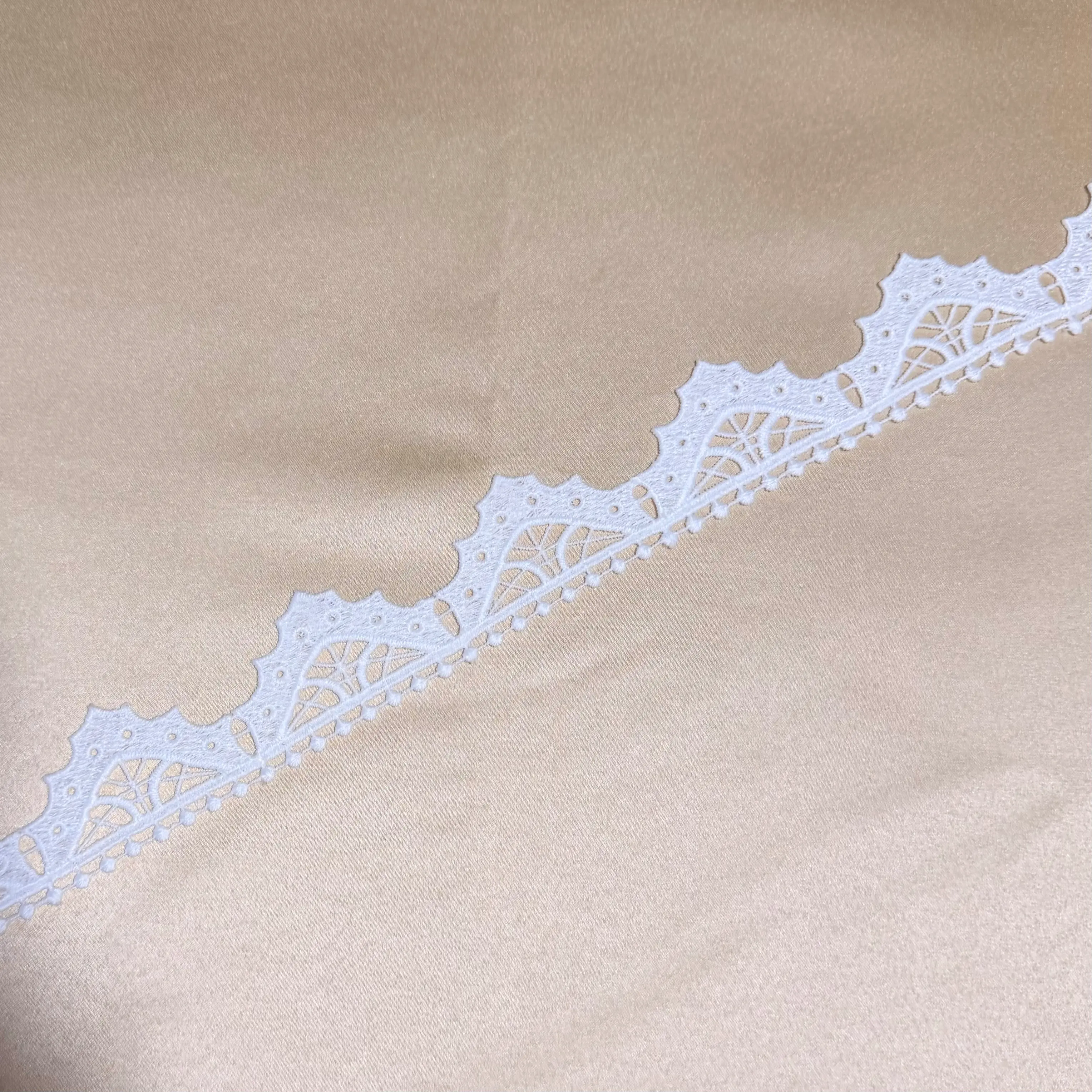 IceQueen Jagged Peak Lace Trim