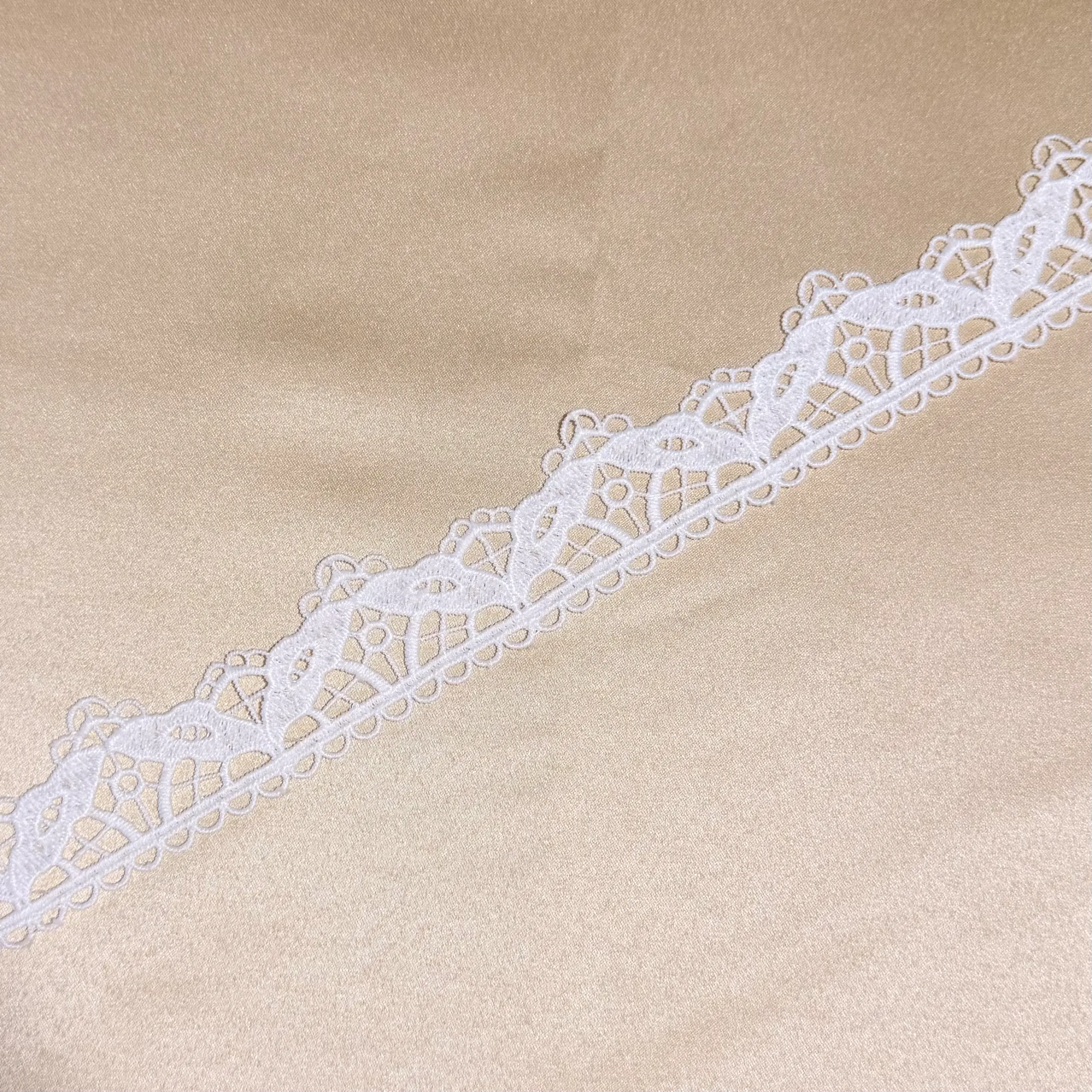 Nautilus Lattice Symmetrical Lace Trim