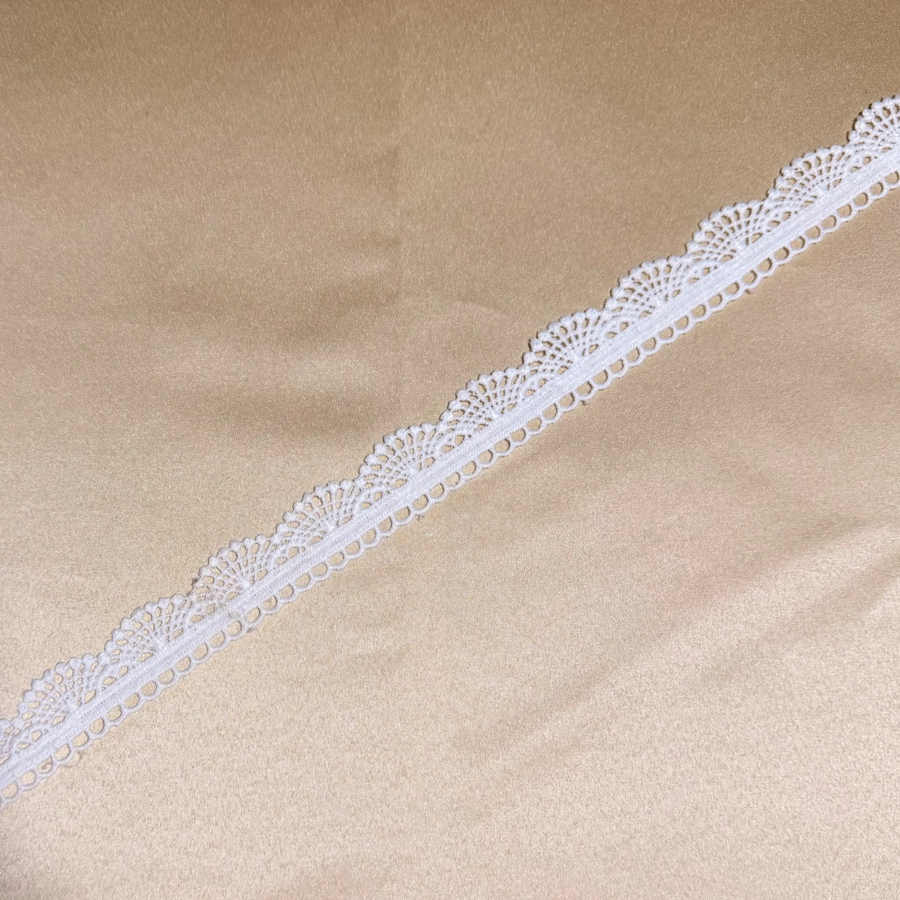 Nostalgia Fan Lace Trim