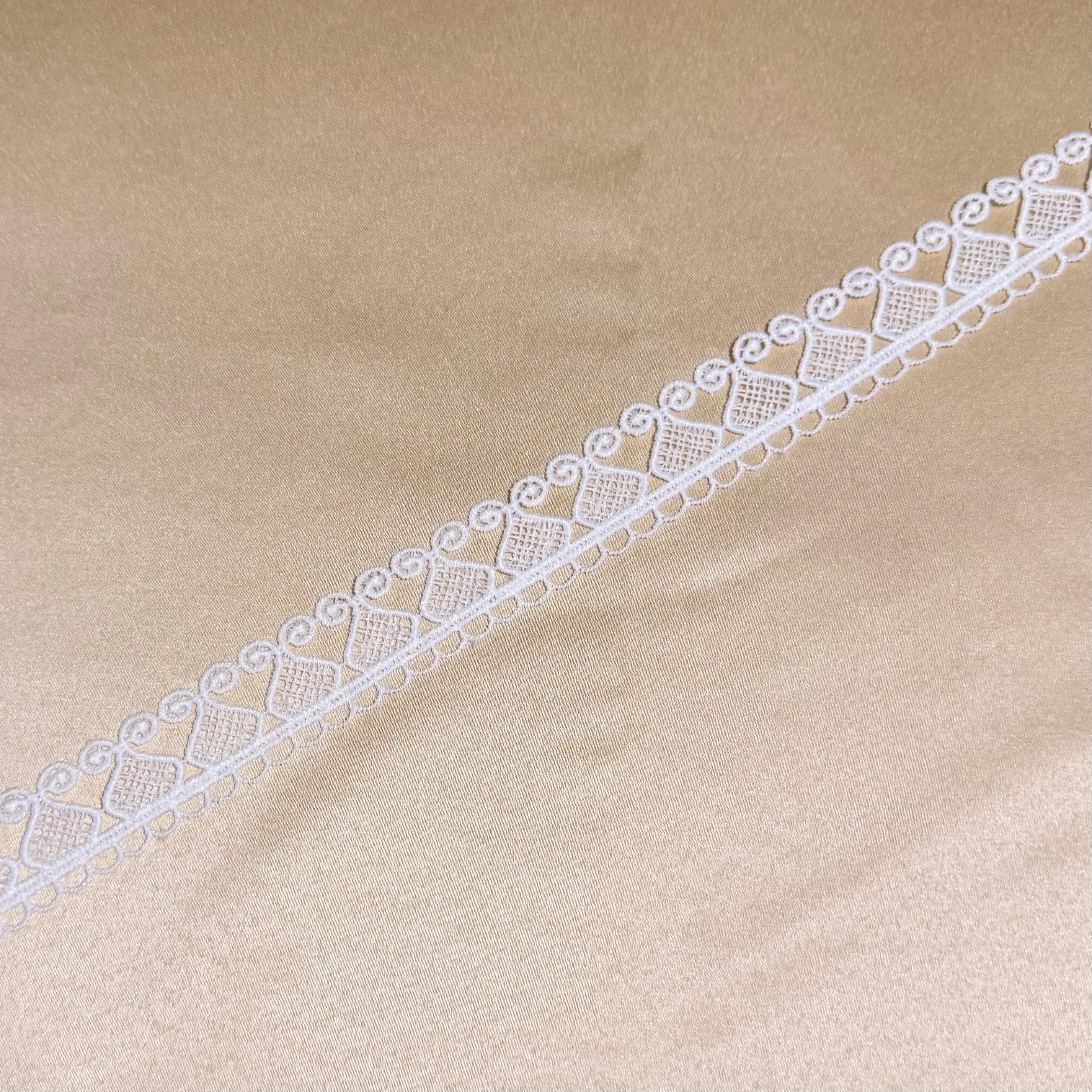 Palace Echo Lace Trim