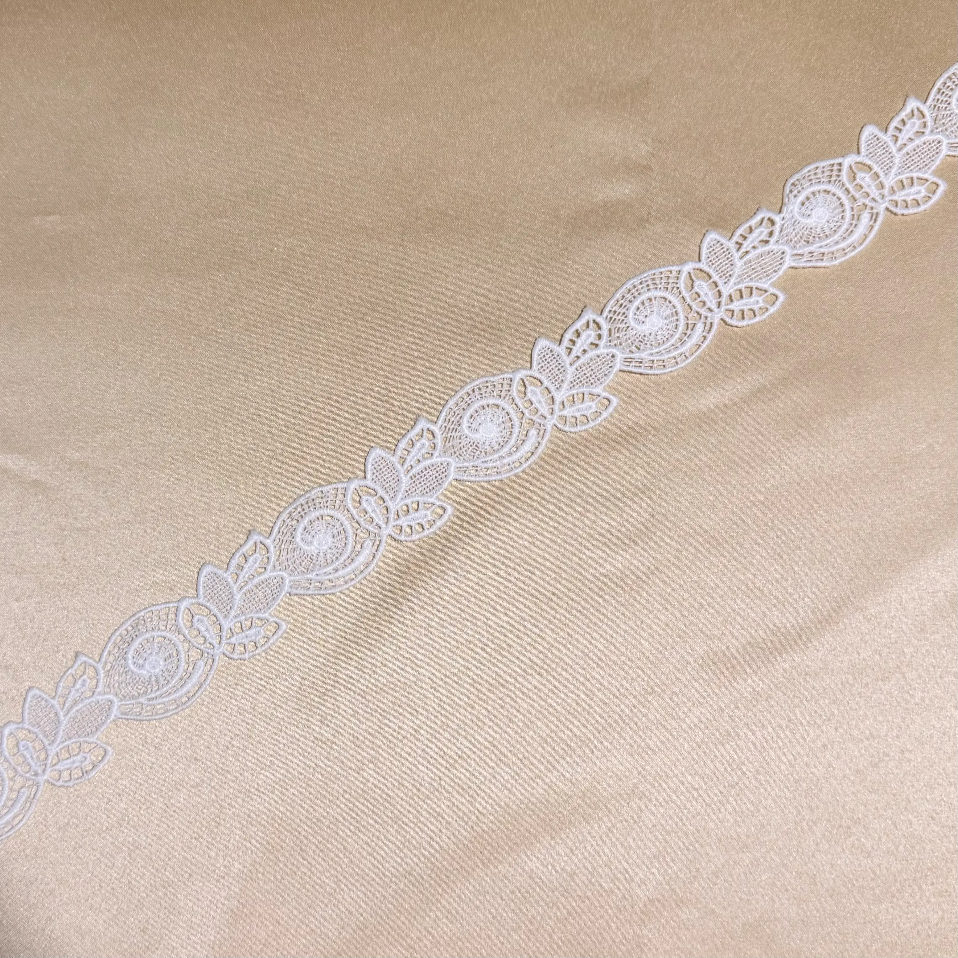 Round Leaf Grid Lace Trim
