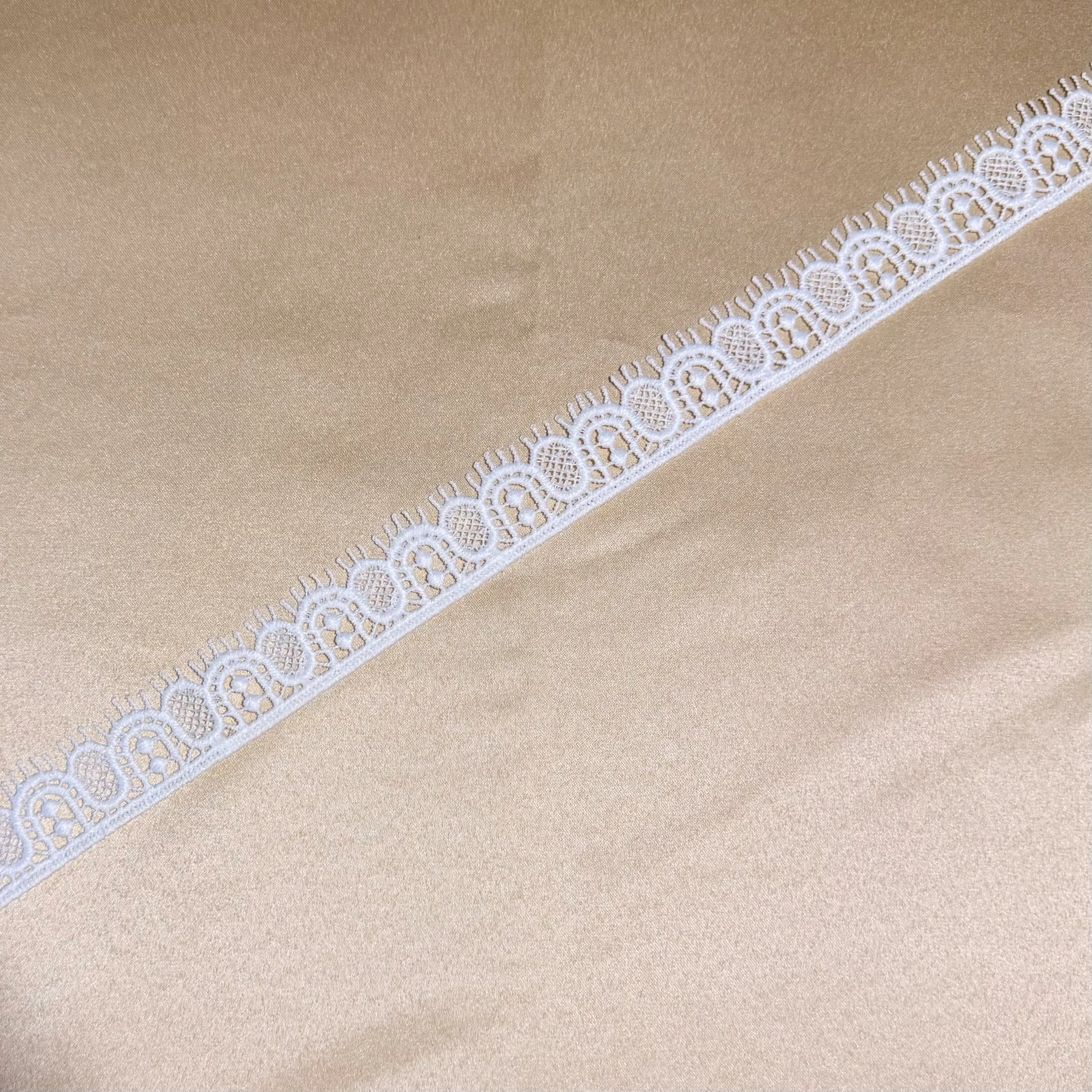 PolyLash PW Lace Trim