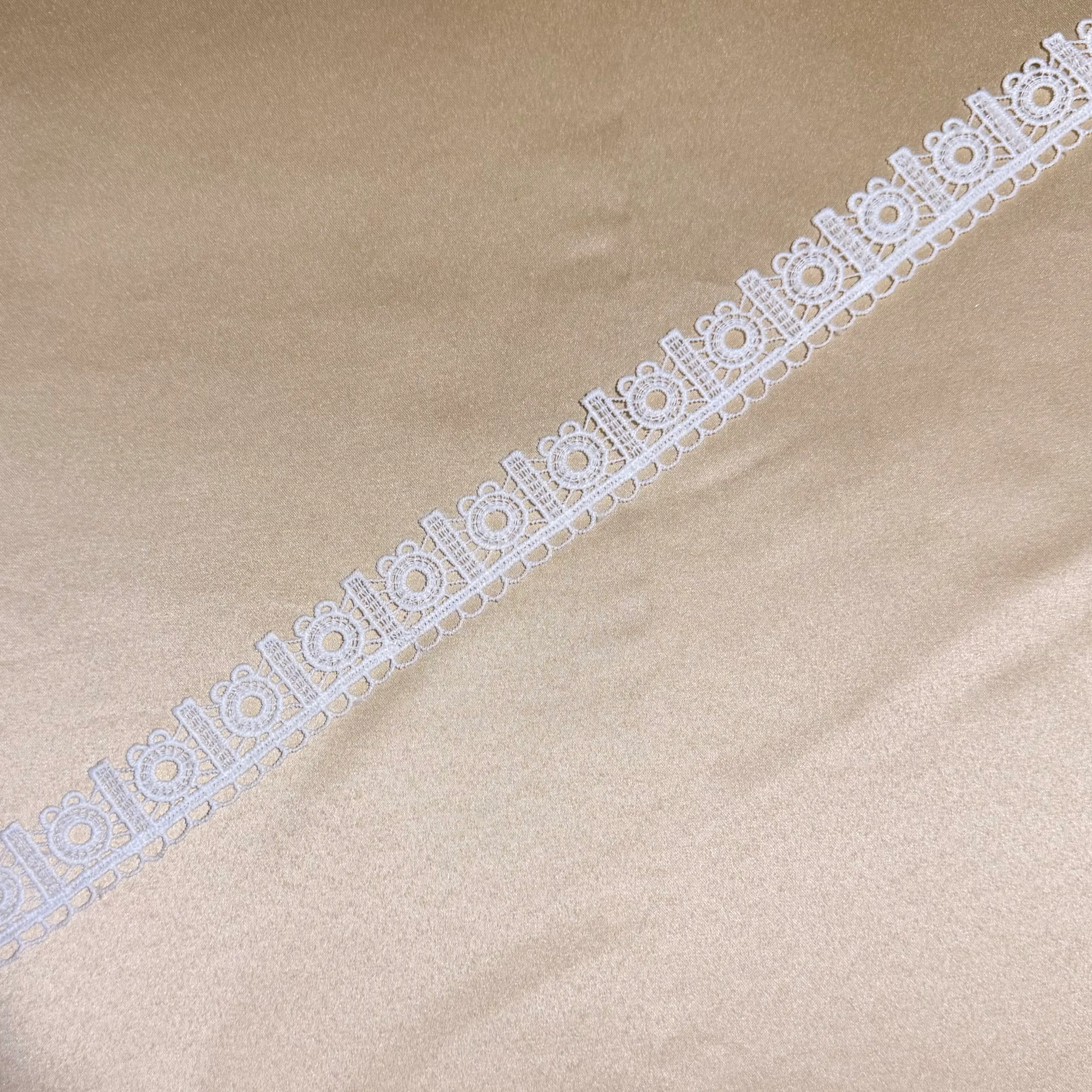 Lovely Single Side Scalloped Lace Trim