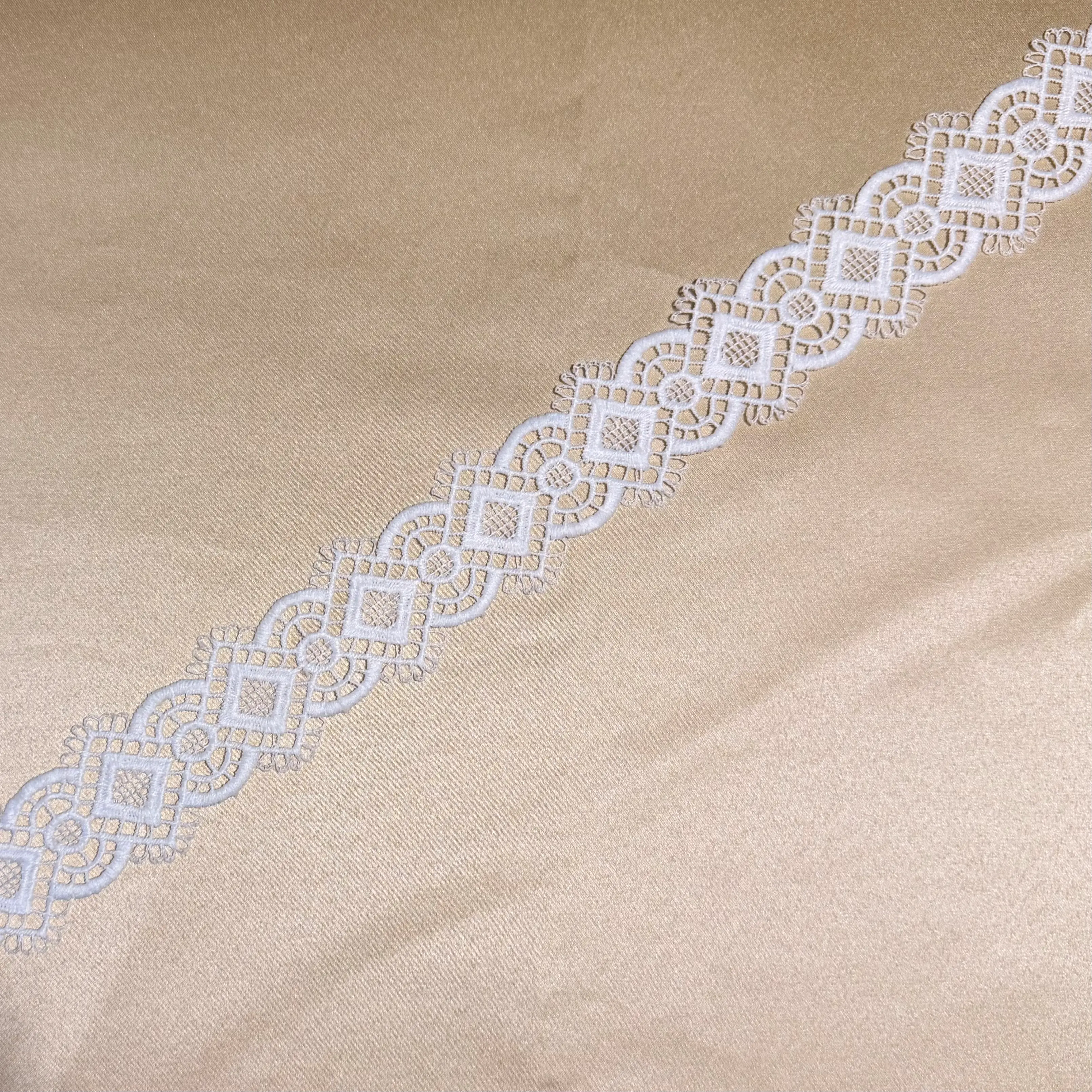 Rounded Square Mesh Mid-Scalloped Lace Trim