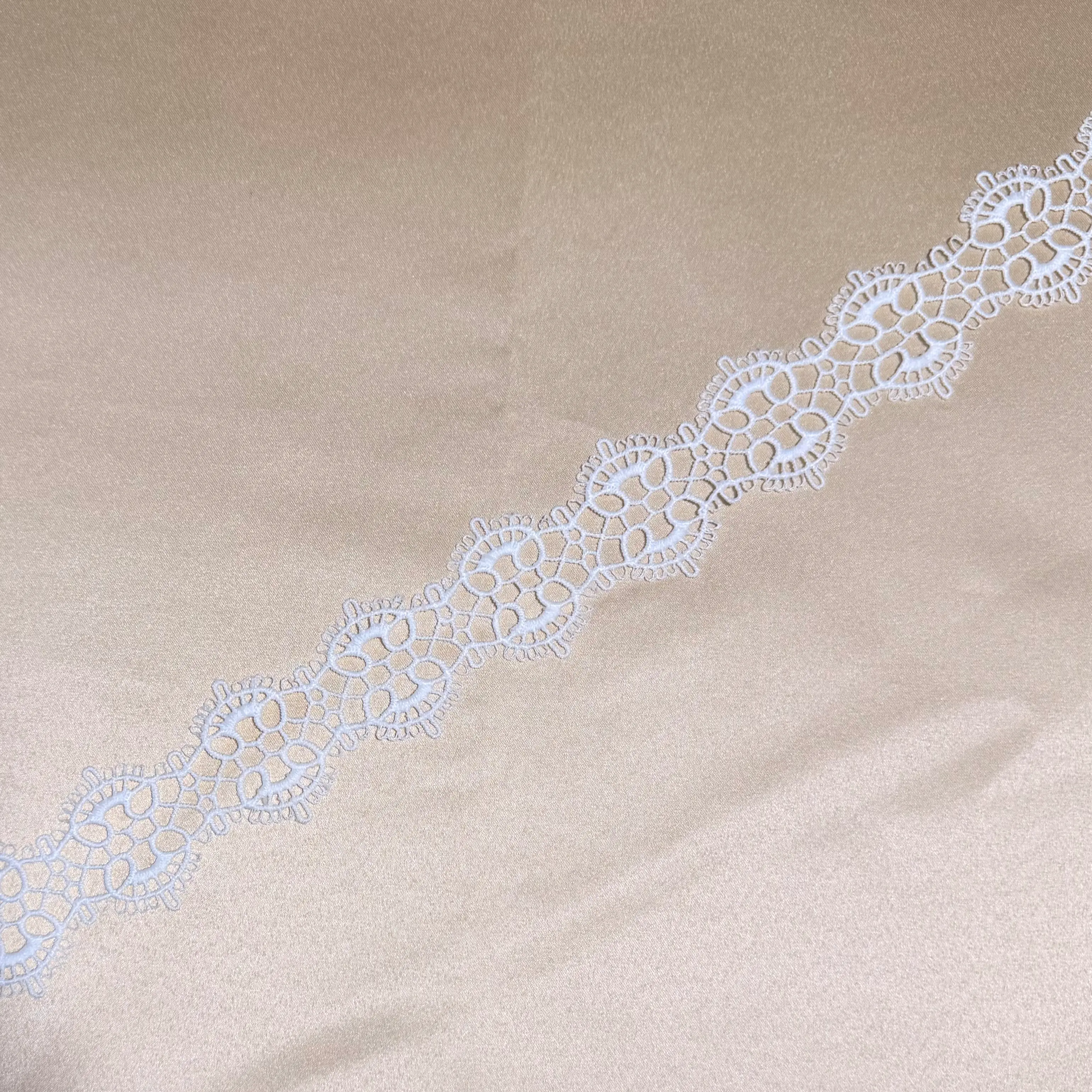 Double Scalloped Border White Lace