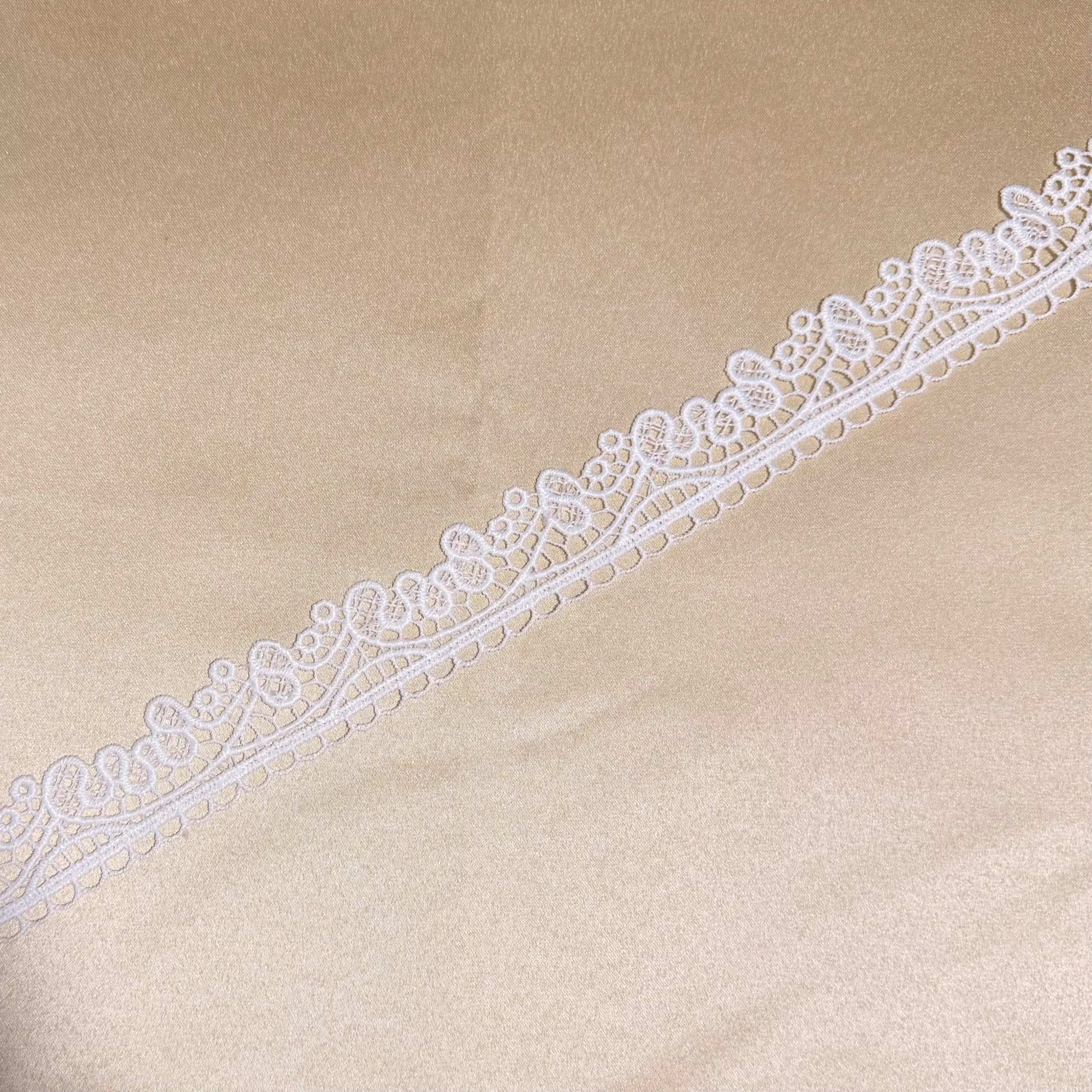 White Wavvy Single Scalloped Border Lace Trim