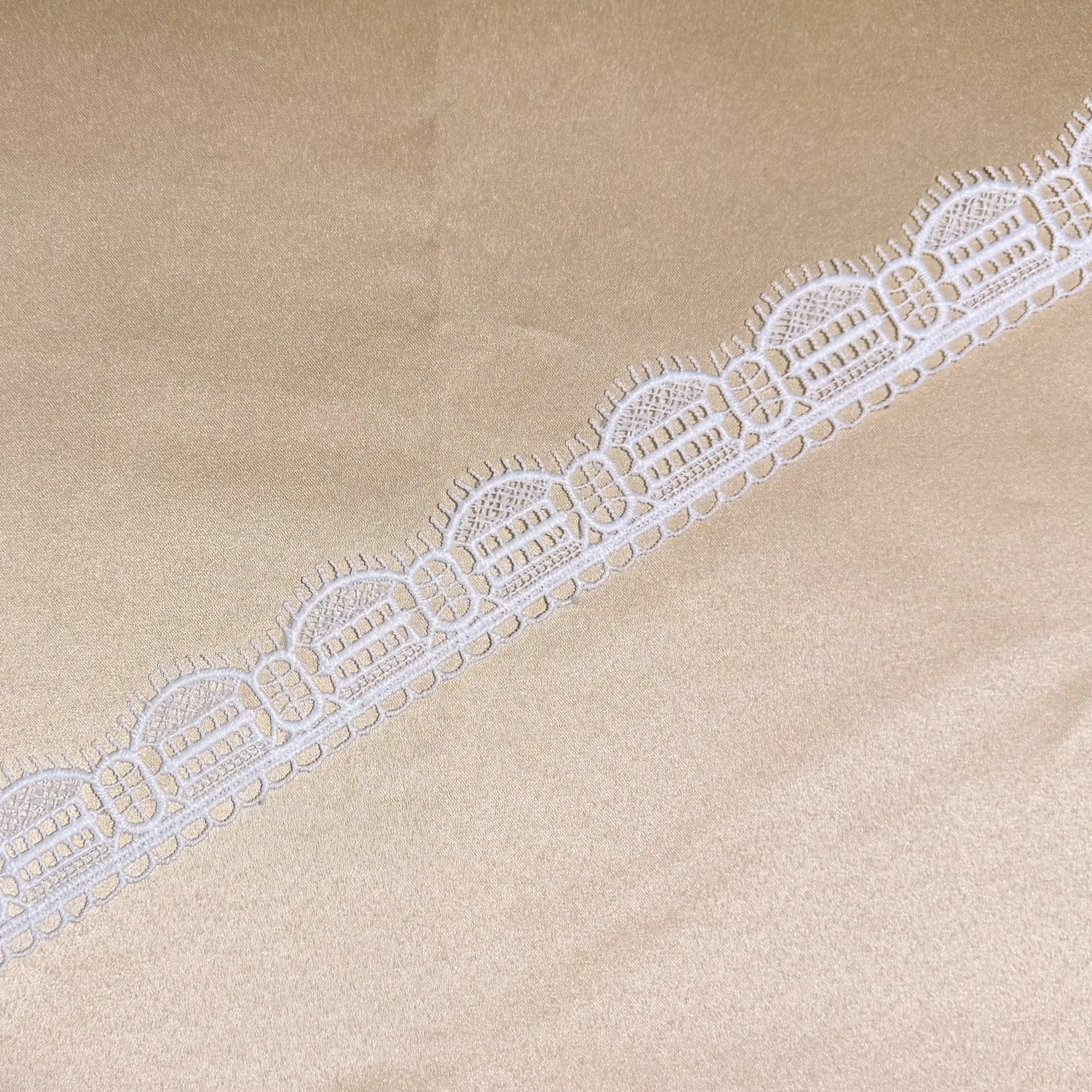 White Milky Lash Scalloped Border Lace Trim