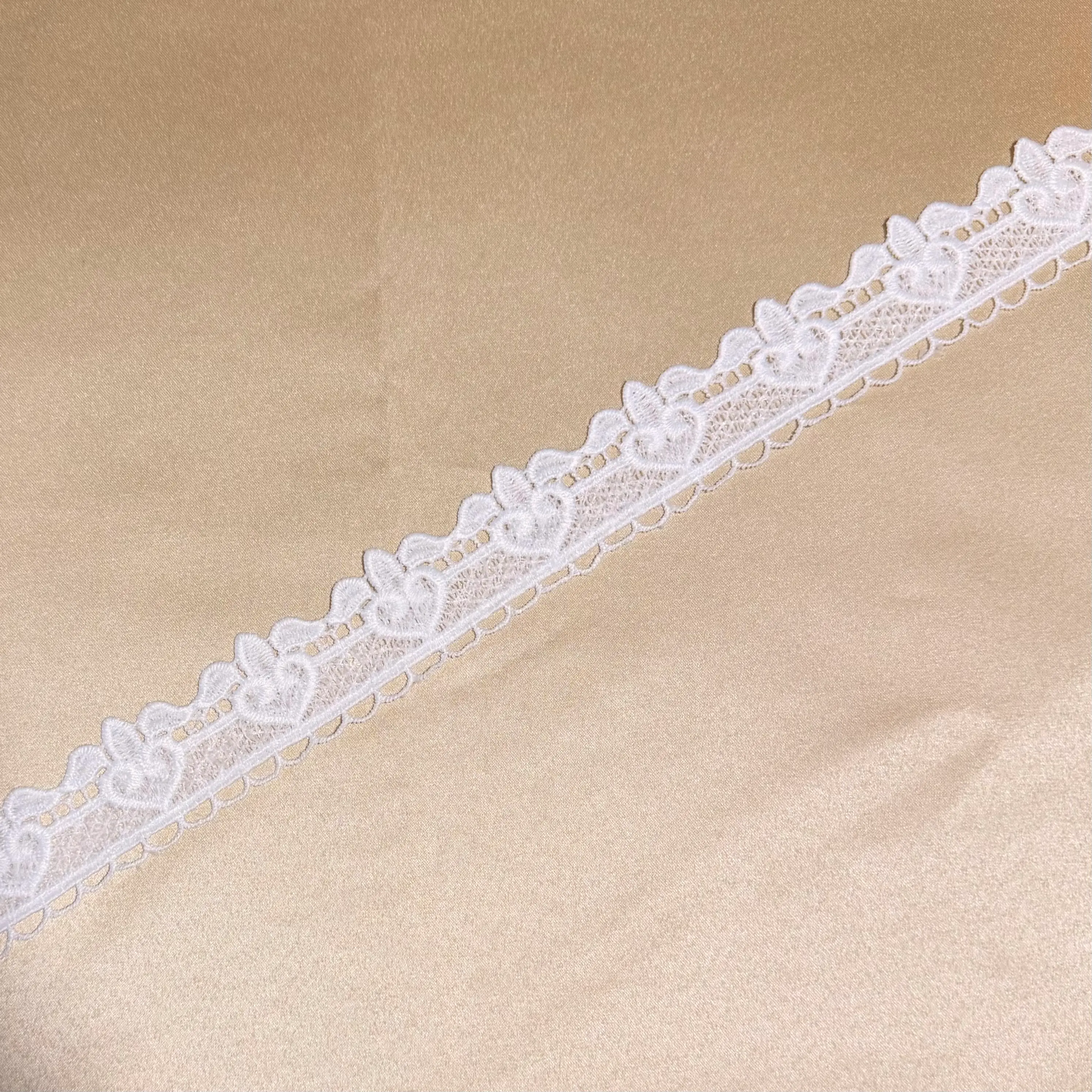 Angelica Meshy Single Scalloped Border Lace Trim