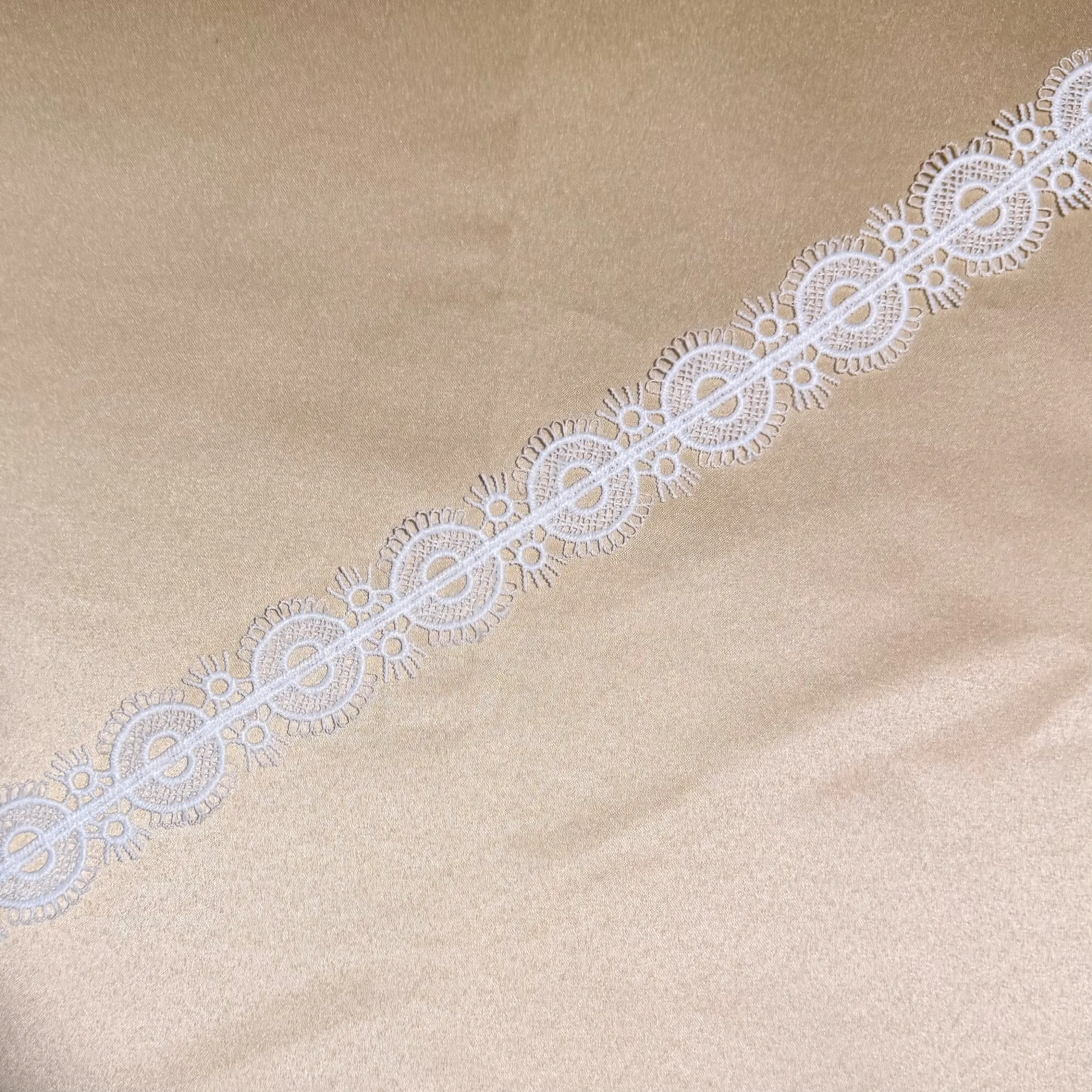 O Mesh Mid-Border Lace Trim