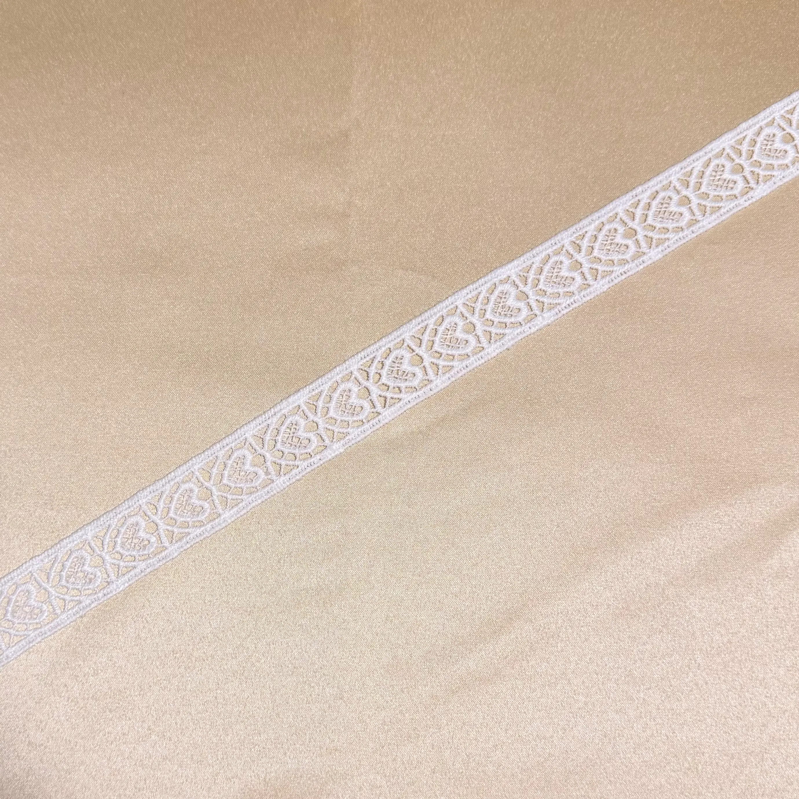 Romantique Heart Pattern Shape Lace Trim