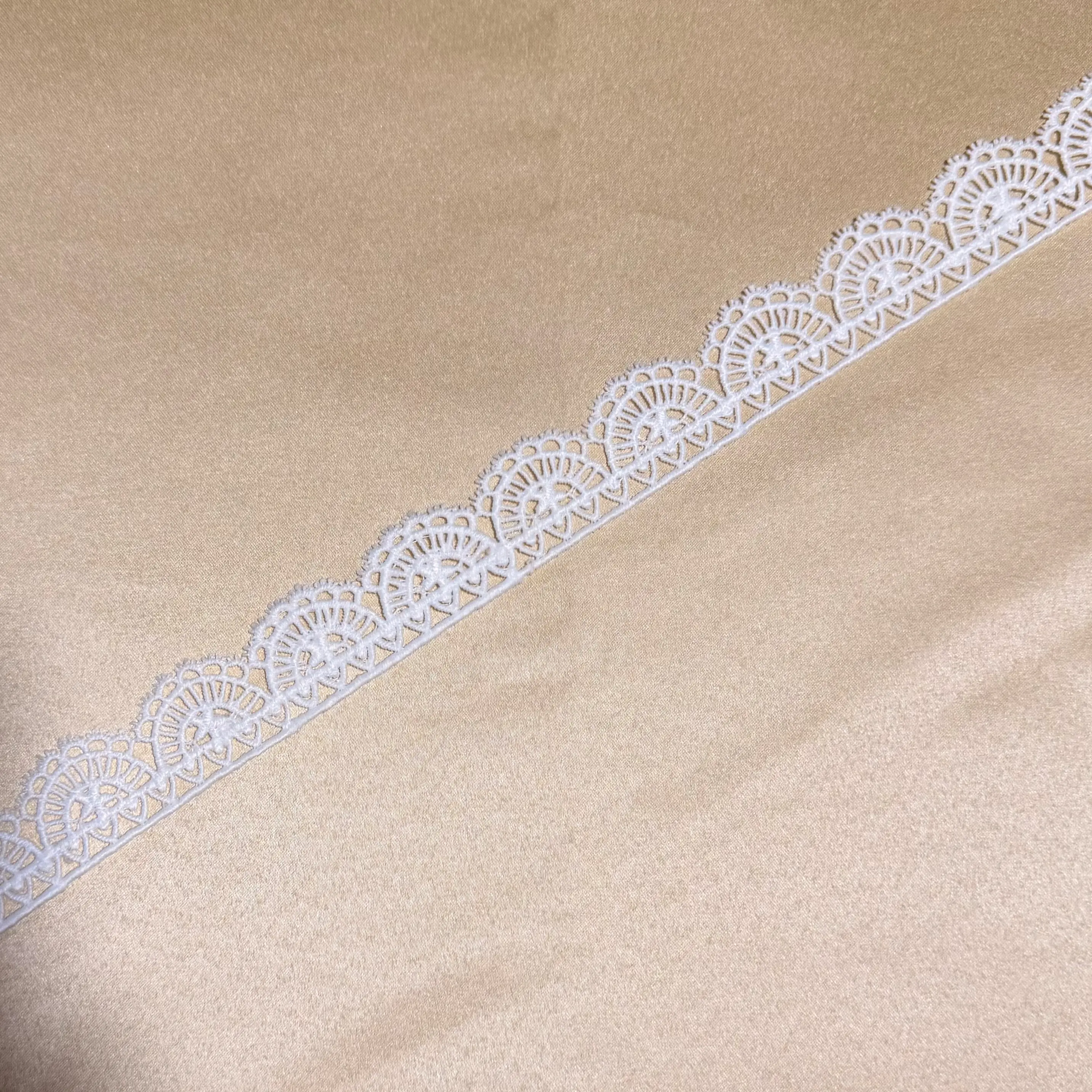 Amorette Arch Lace Trim