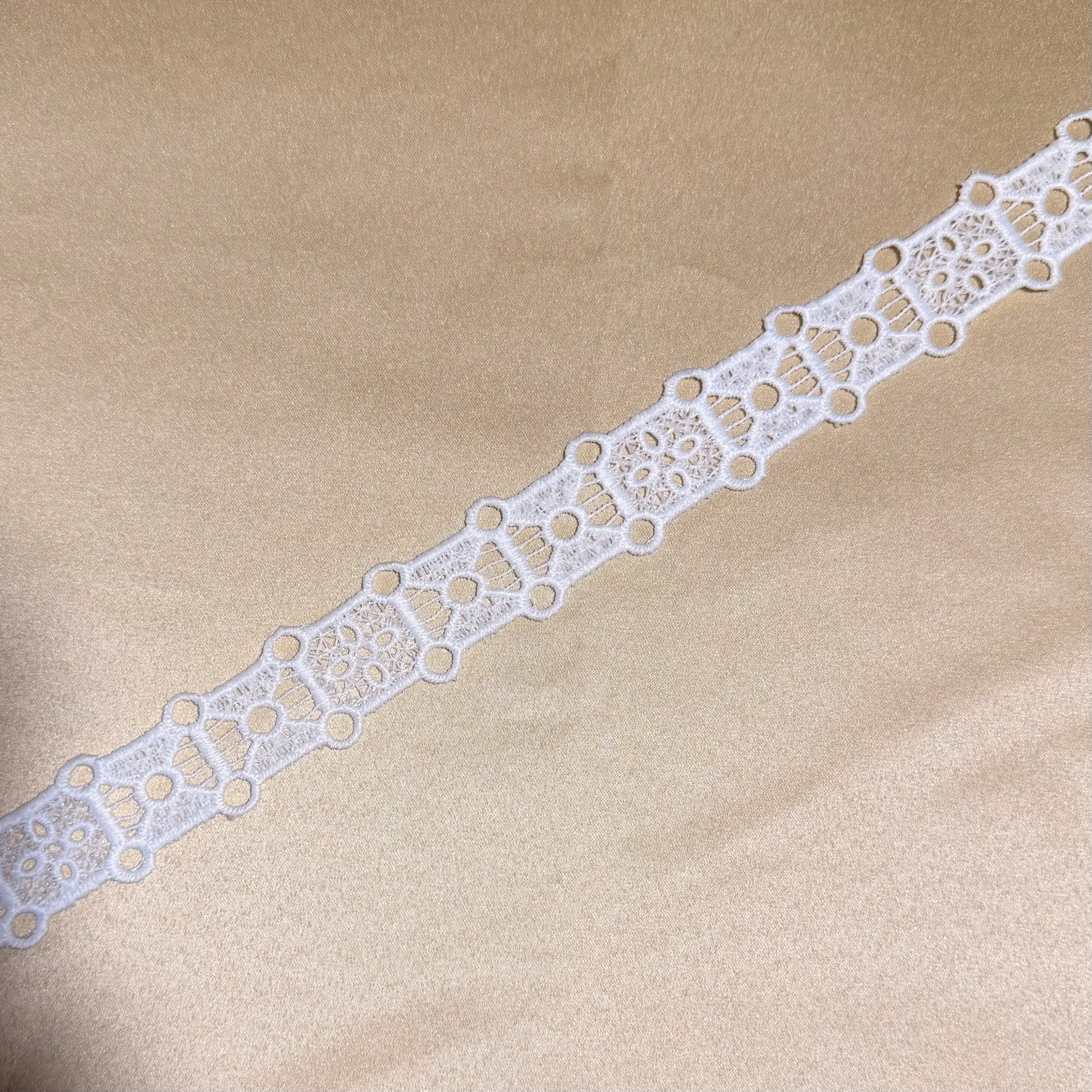 Four Bubble Square L.Trim