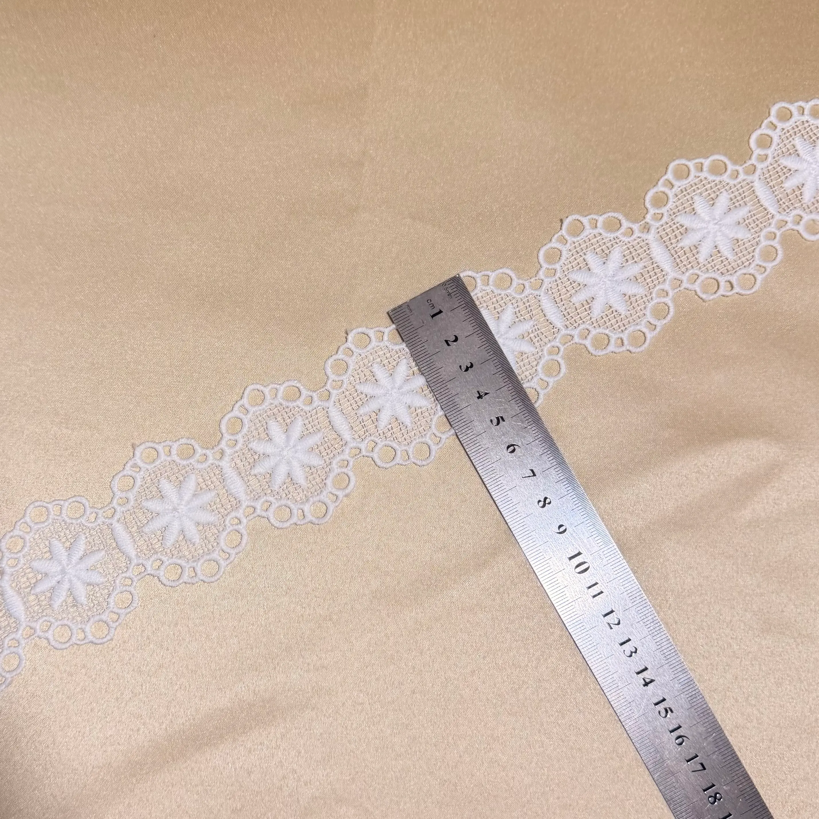 Daisy Floral Grid Lace