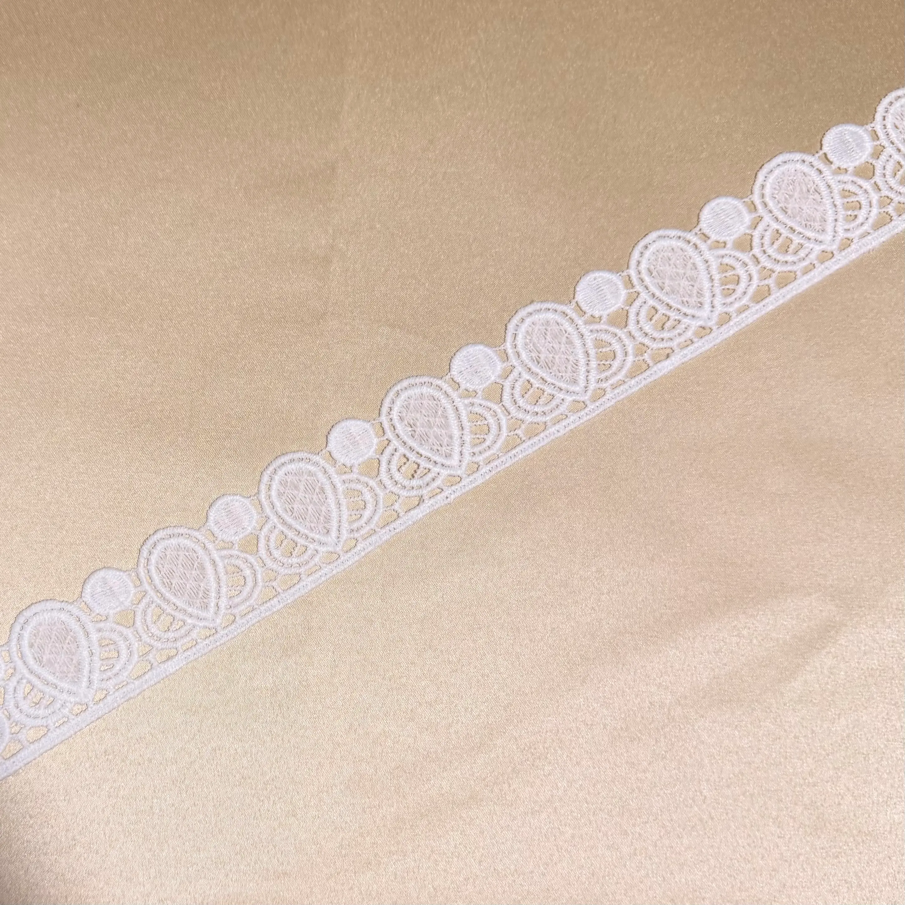 Ovaly Wing Lace Trim
