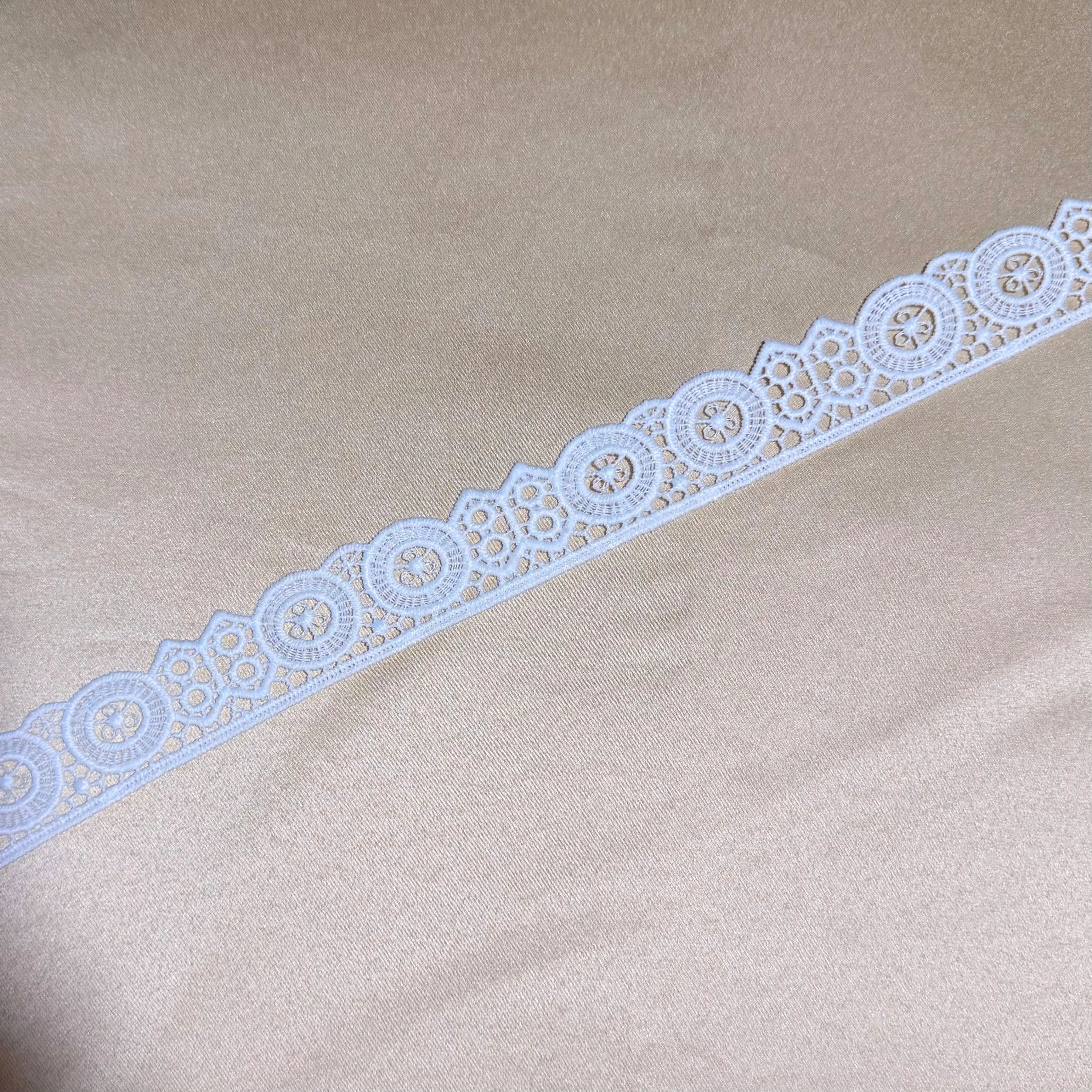 Medallion Mesh Single Border Lace