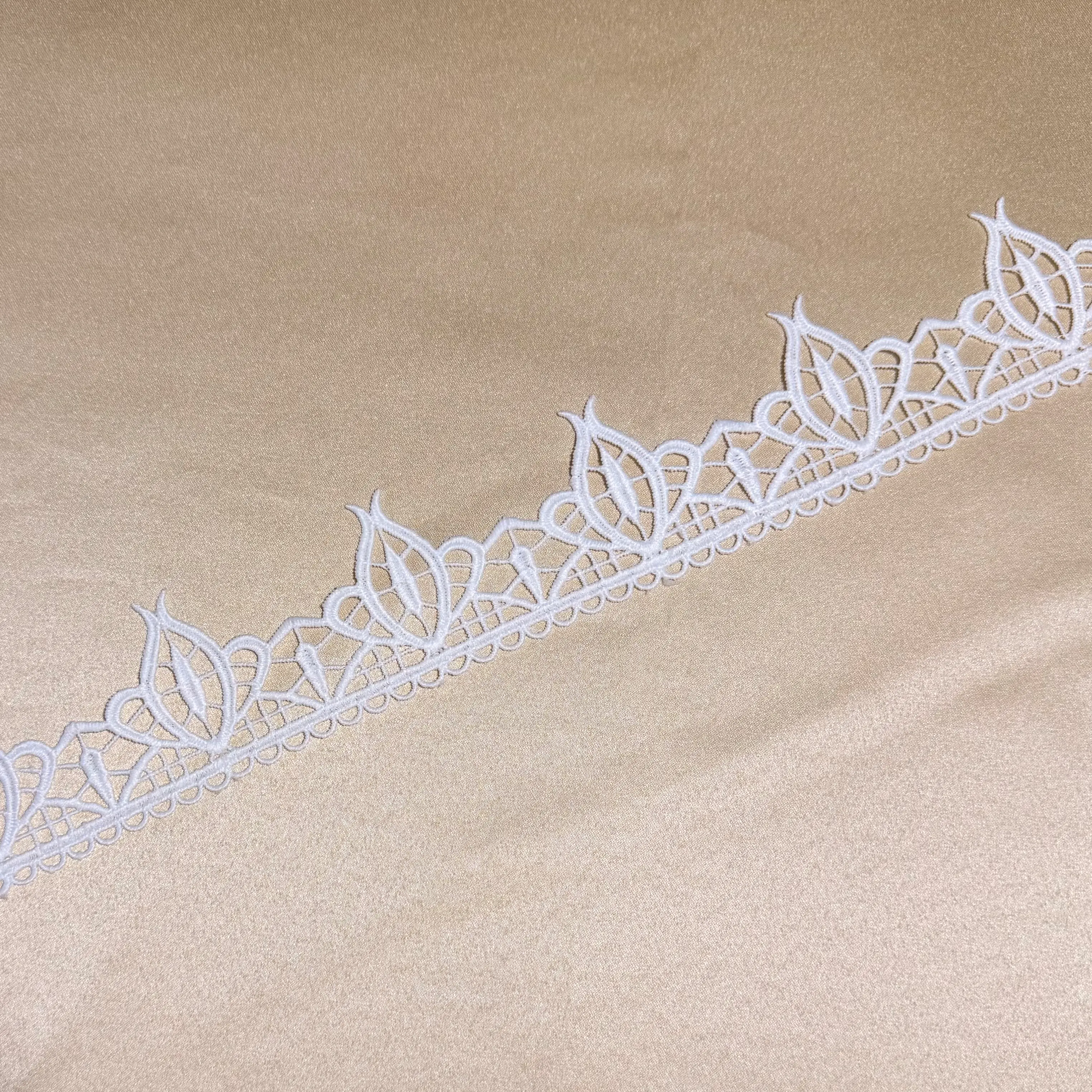 Trophy Silhouette Scalloped Lace Trim