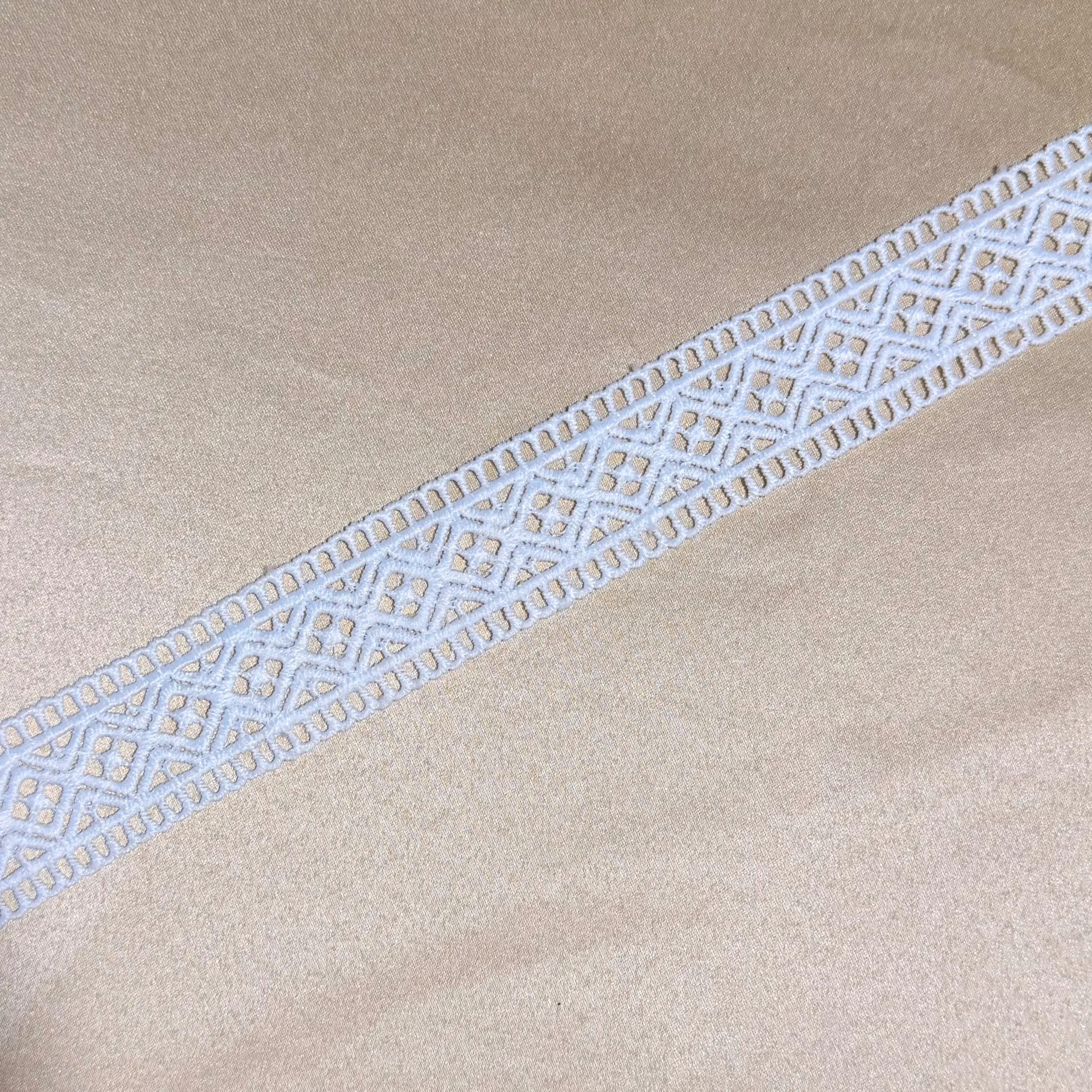Tufted node double scalloped border