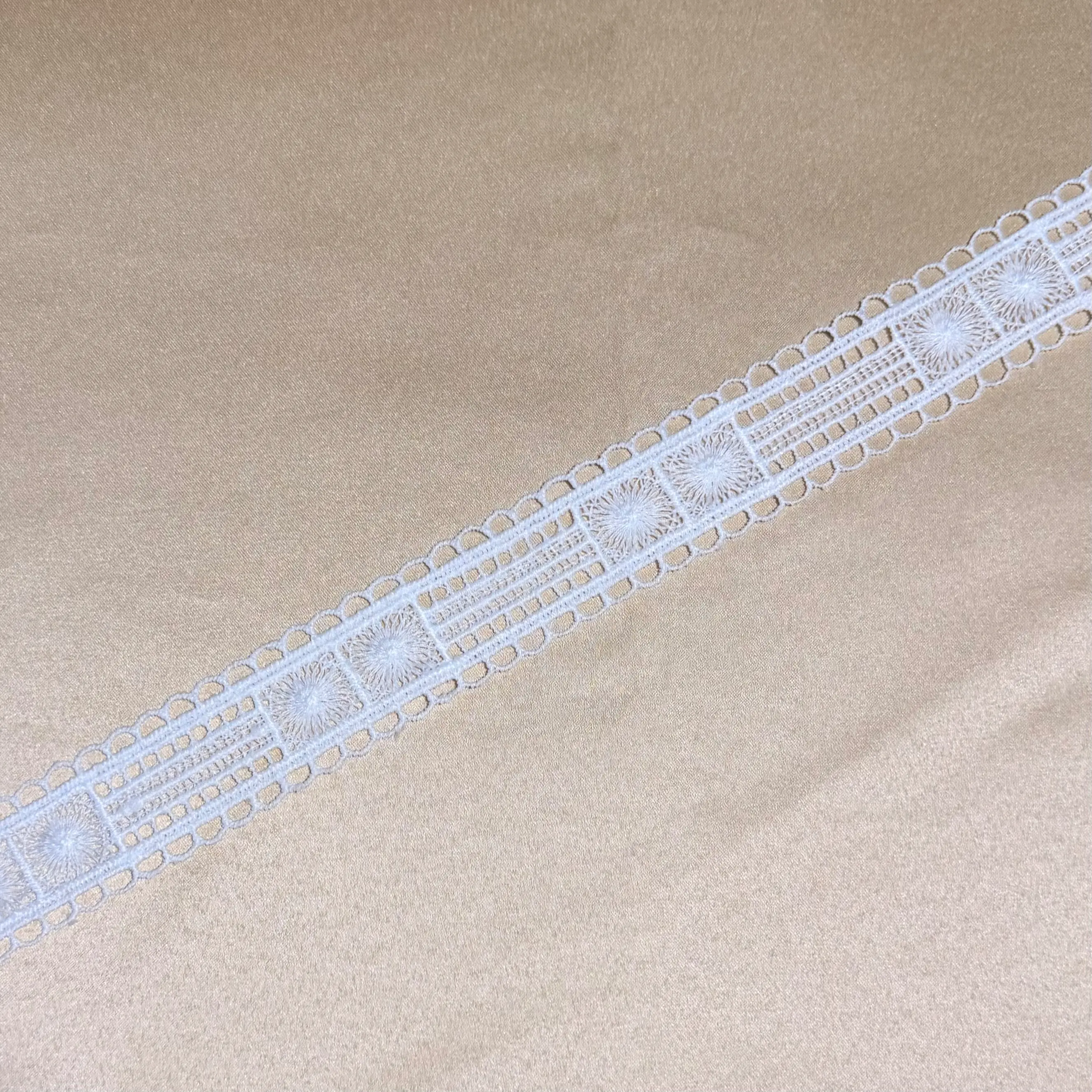 Double Scalloped Border Mandala Lace Trim