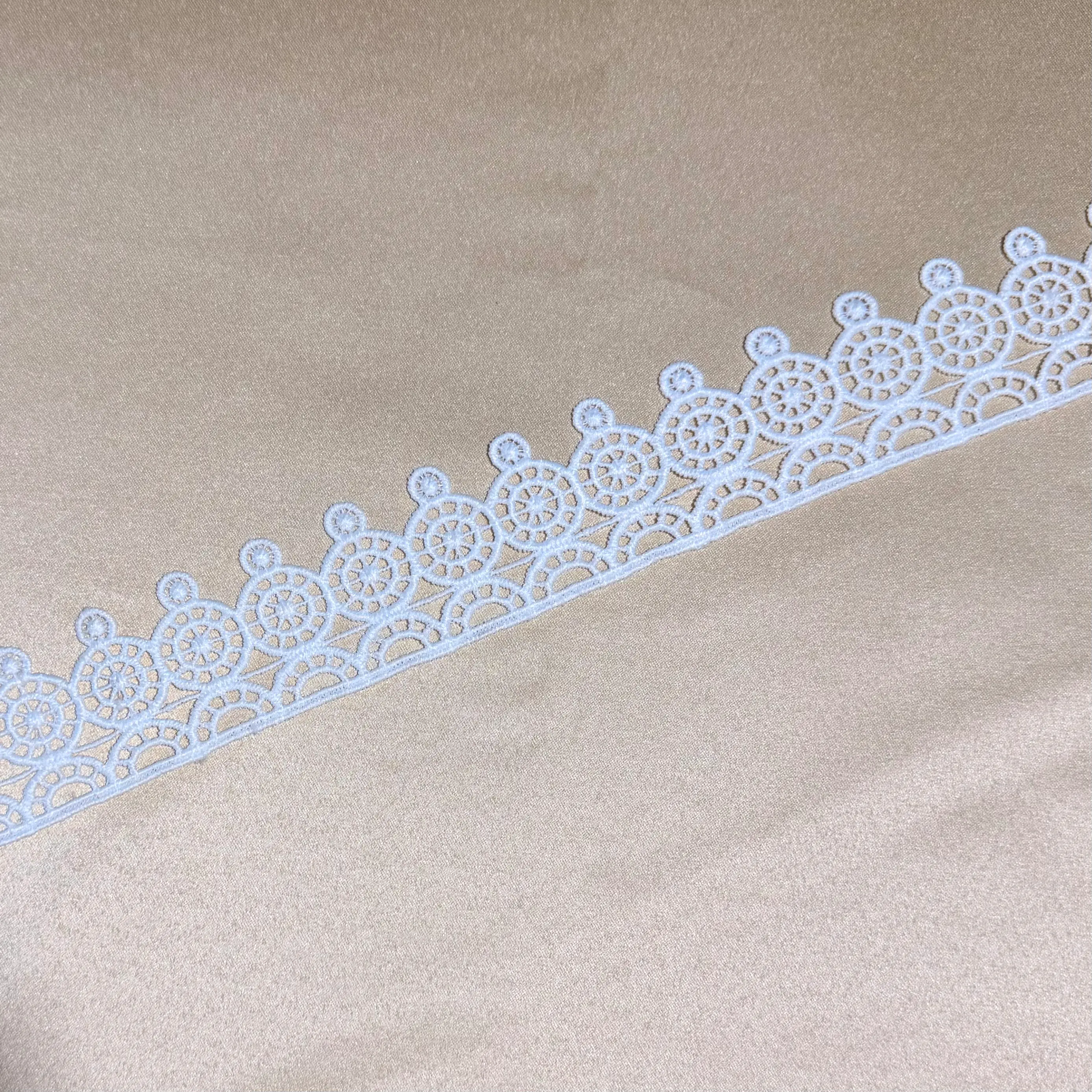 White Wheely Loop Lace Trim