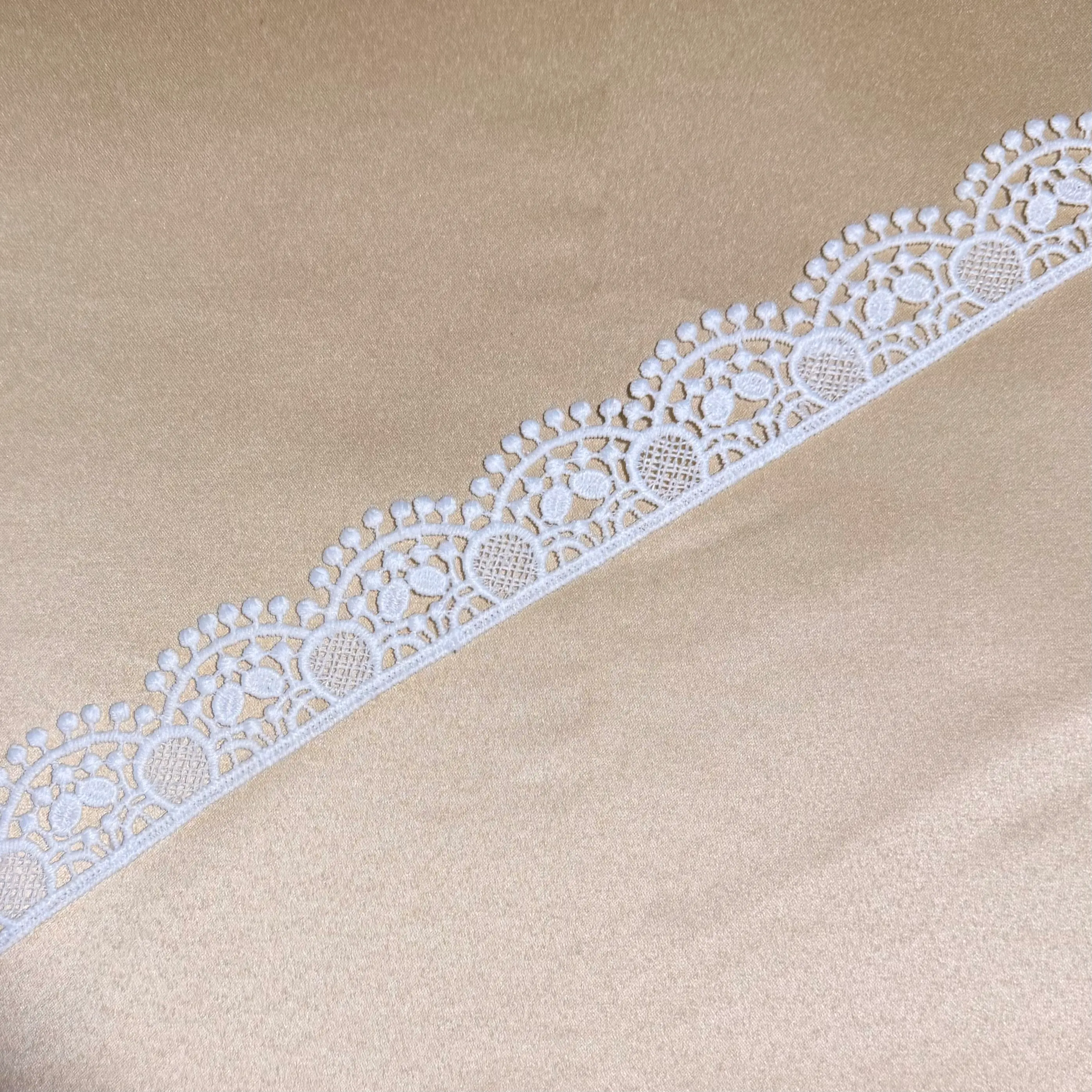 White Single Border Med Lace trim