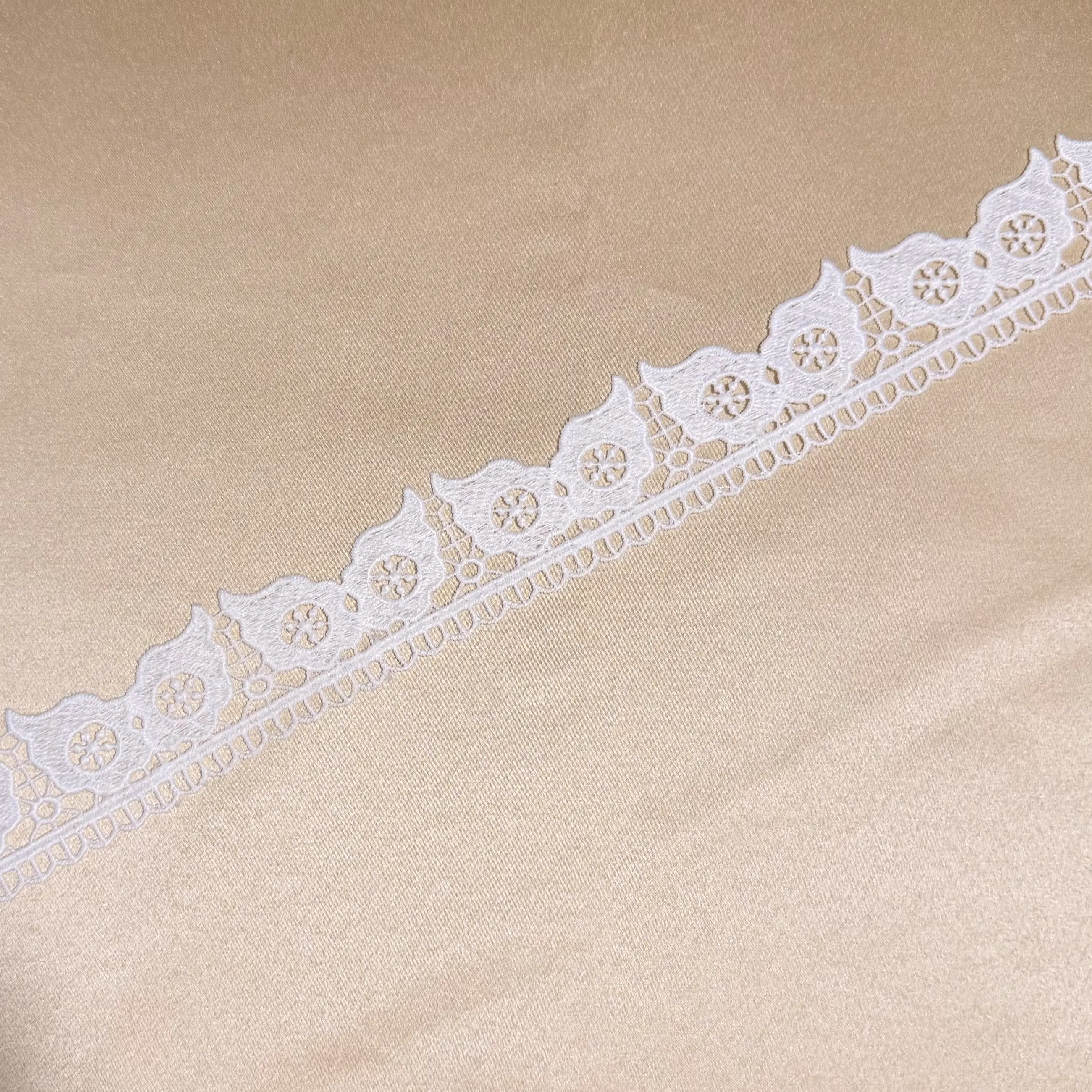 Opera Owl Eyes ShapeScalloped Lace Trim