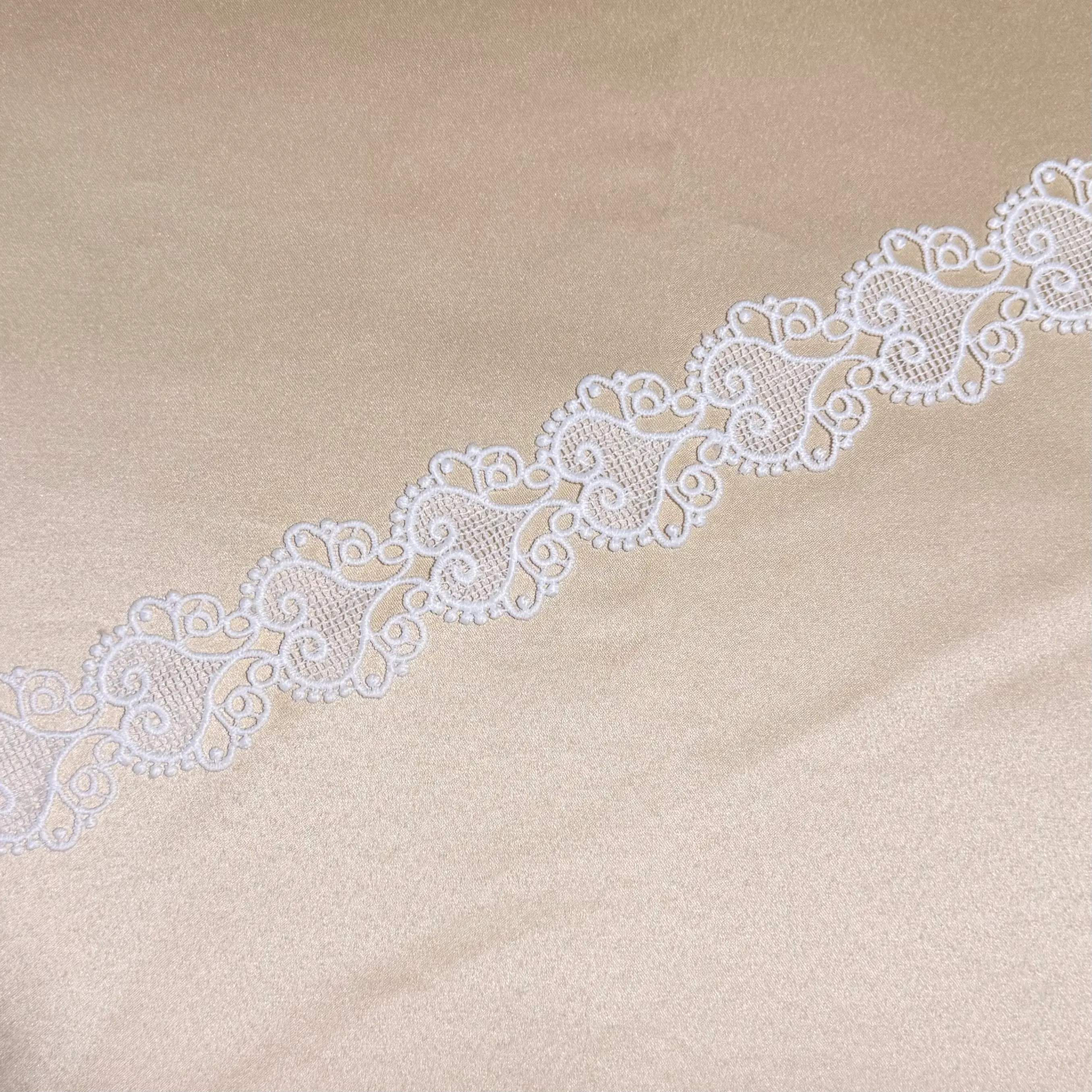 Bobble Edge Spiral Heart Lace Trim