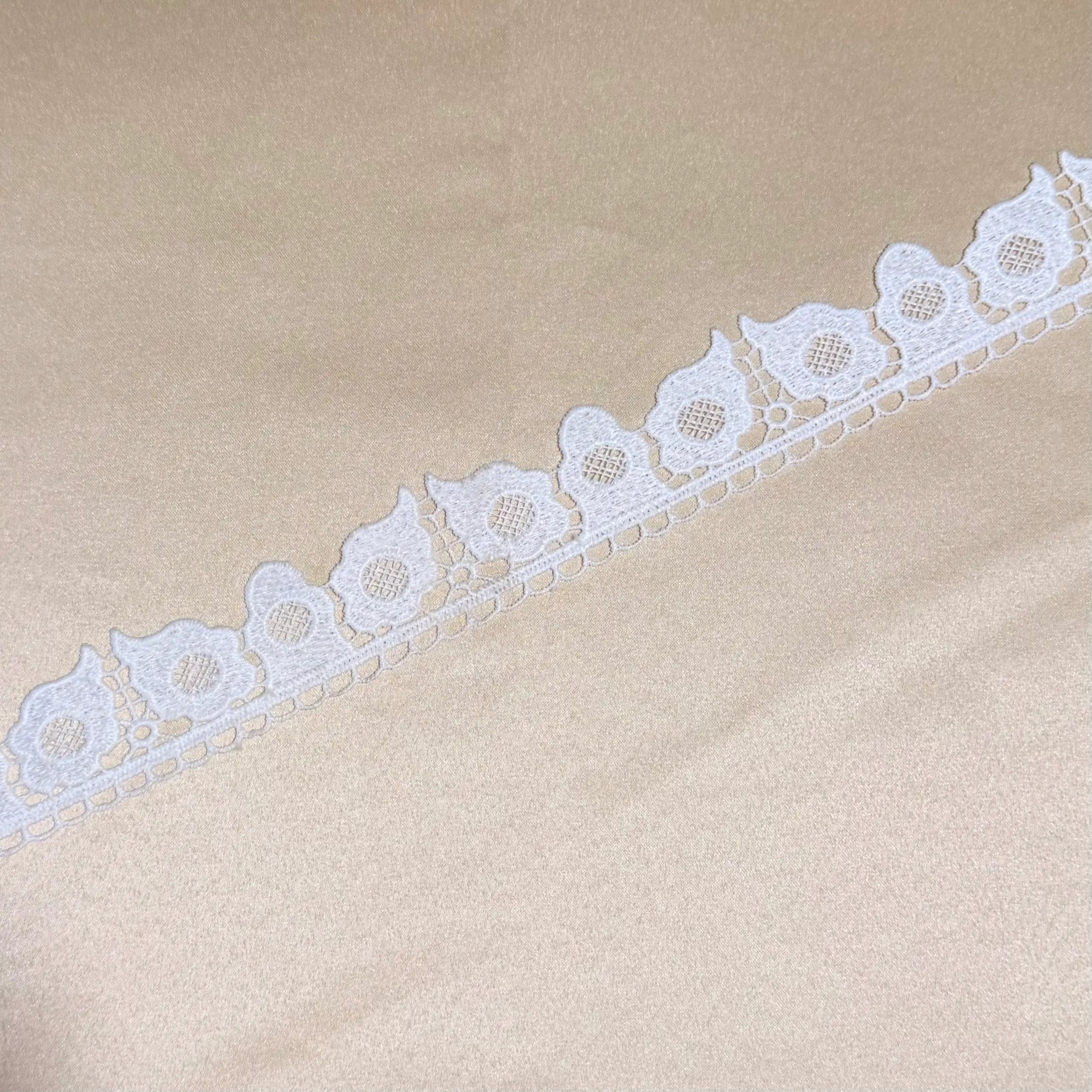 White Milky Windy Shape Lace Trim