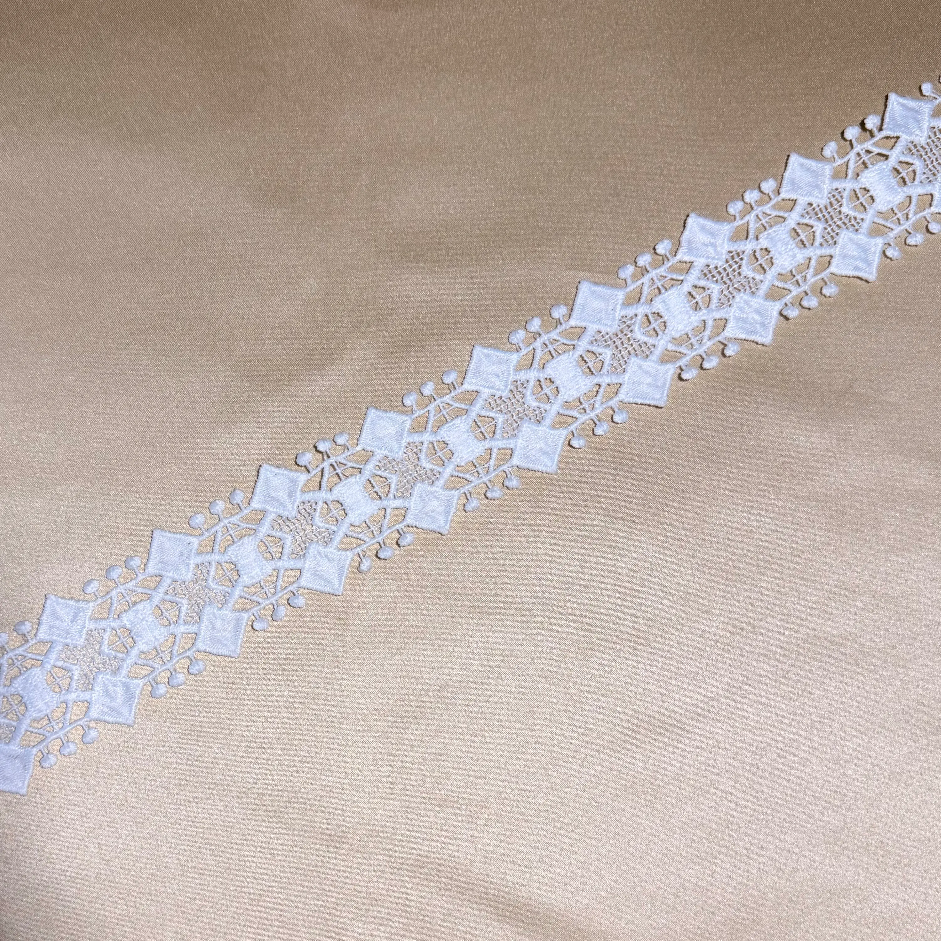 White milky lace foursquare pattern trim