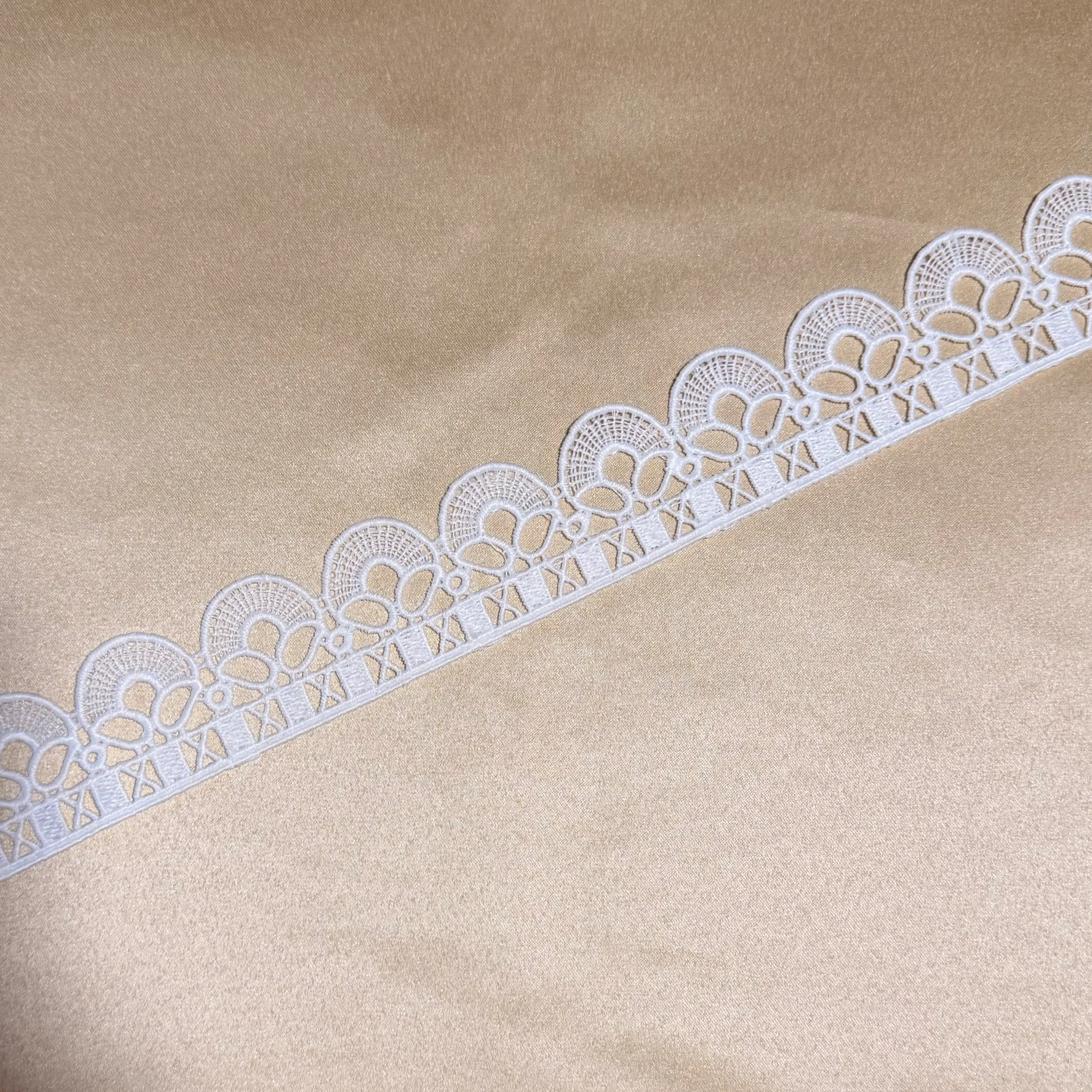 Half Round Mesh With Unique border Lace Trim