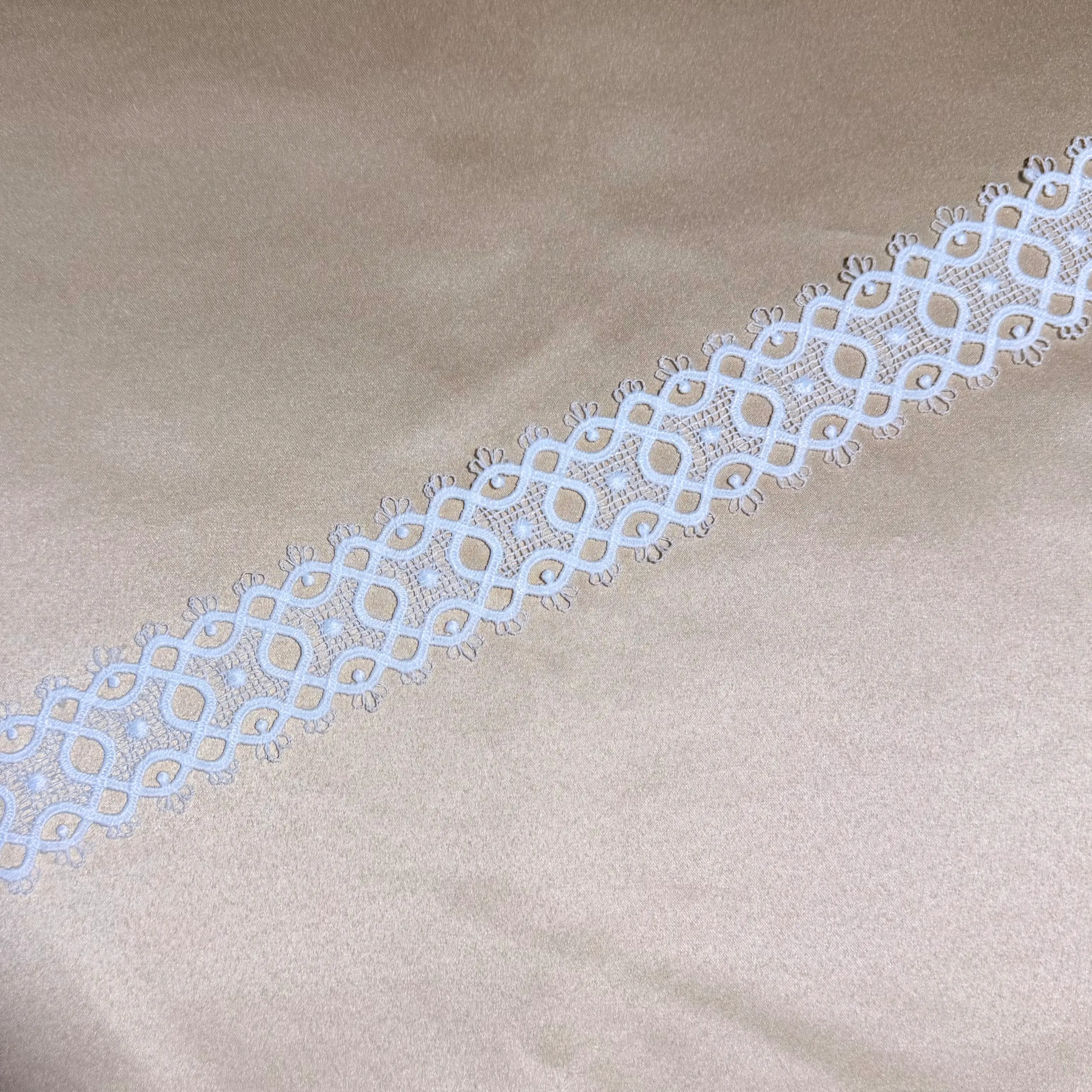 White Geometric mini scalloped lace border