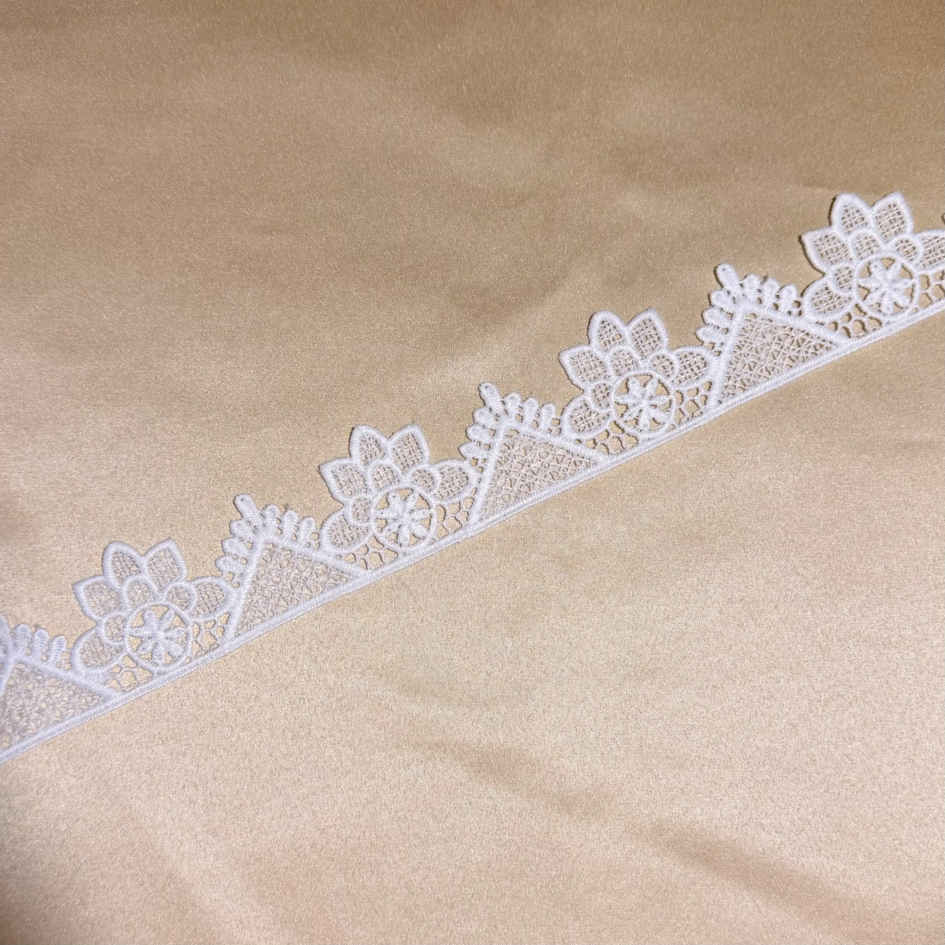White Floral Triangle Lace Trim