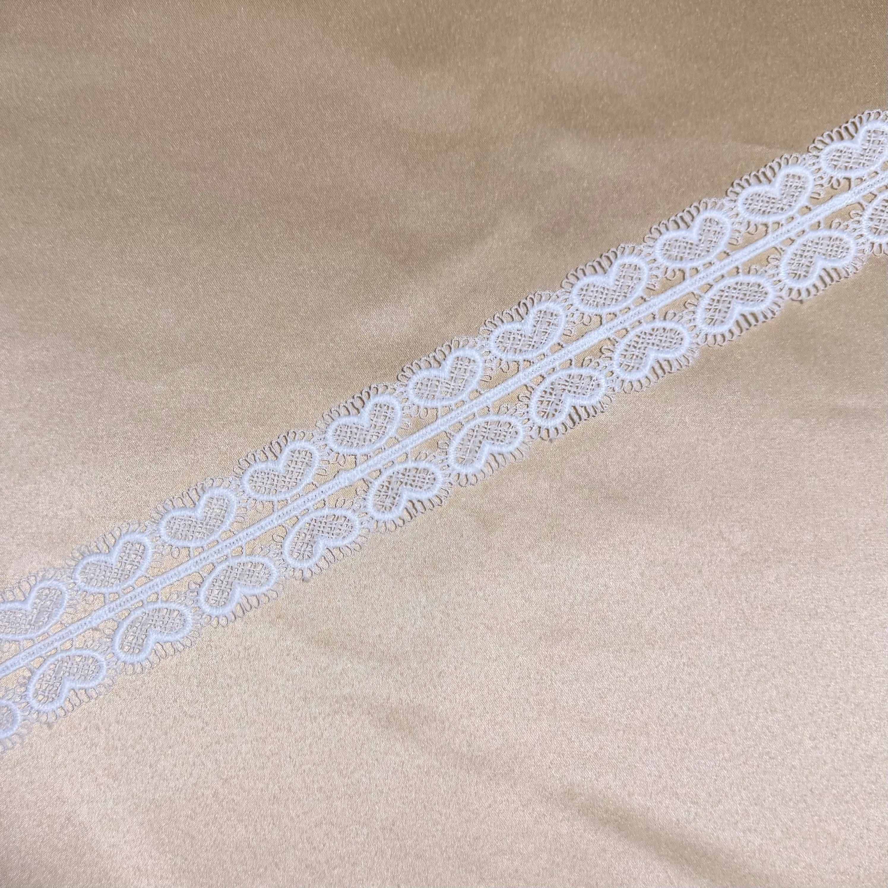 little bean scallop border line lace