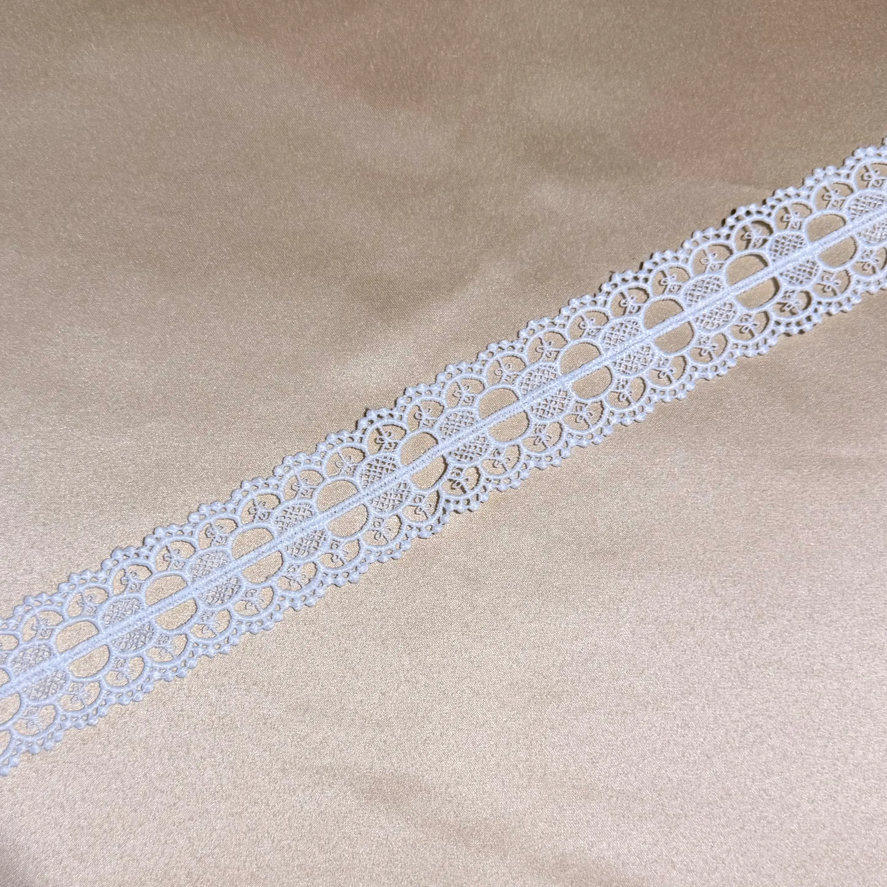 Oval linked 4 leaf hollow lace trim